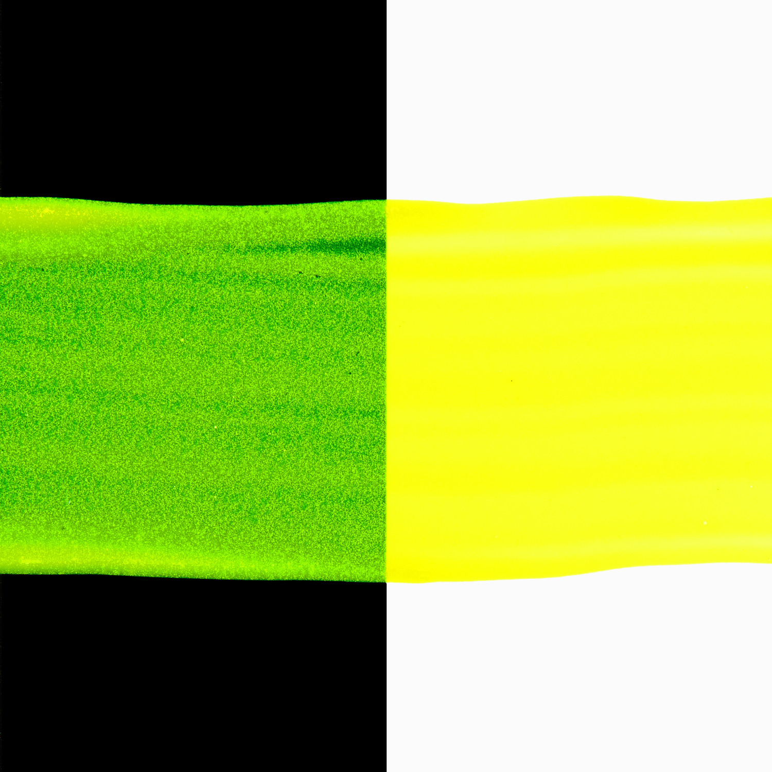 Home Acrylic 82ml Farbe Neongelb von Rico Design Home Acrylic: Acrylini Acrylfarbe in leuchtendem Neongelb auf schwarzem und weißem Hintergrund.