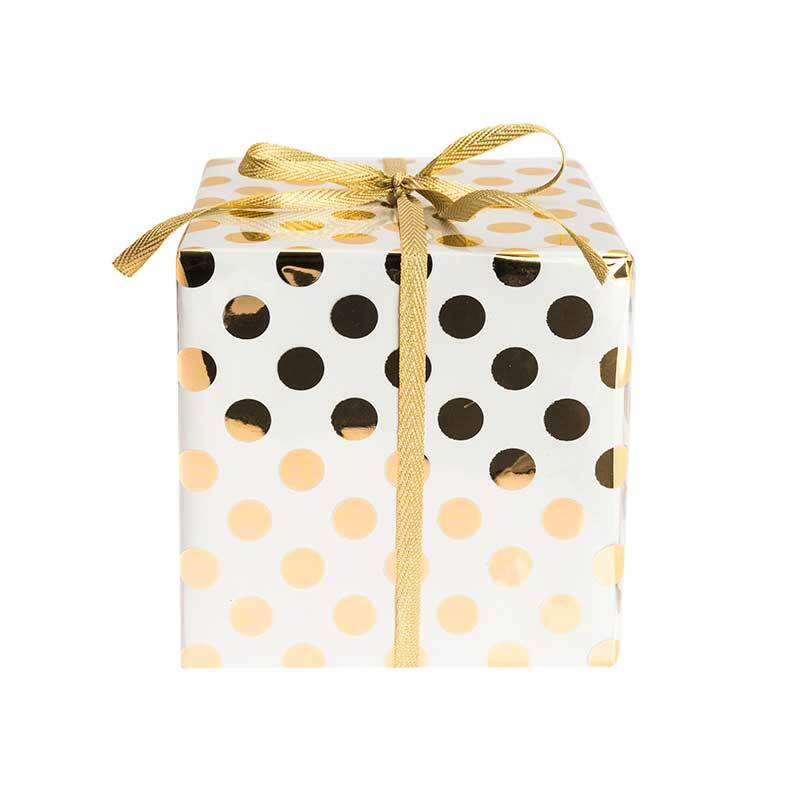 Paper Poetry Geschenkfolie Punkte gold von Rico Design Paper Poetry Geschenkfolie mit goldenen Punkten von Rico Design, dekoriert mit Schleife. Ideal für stilvolle Geschenkverpackungen.