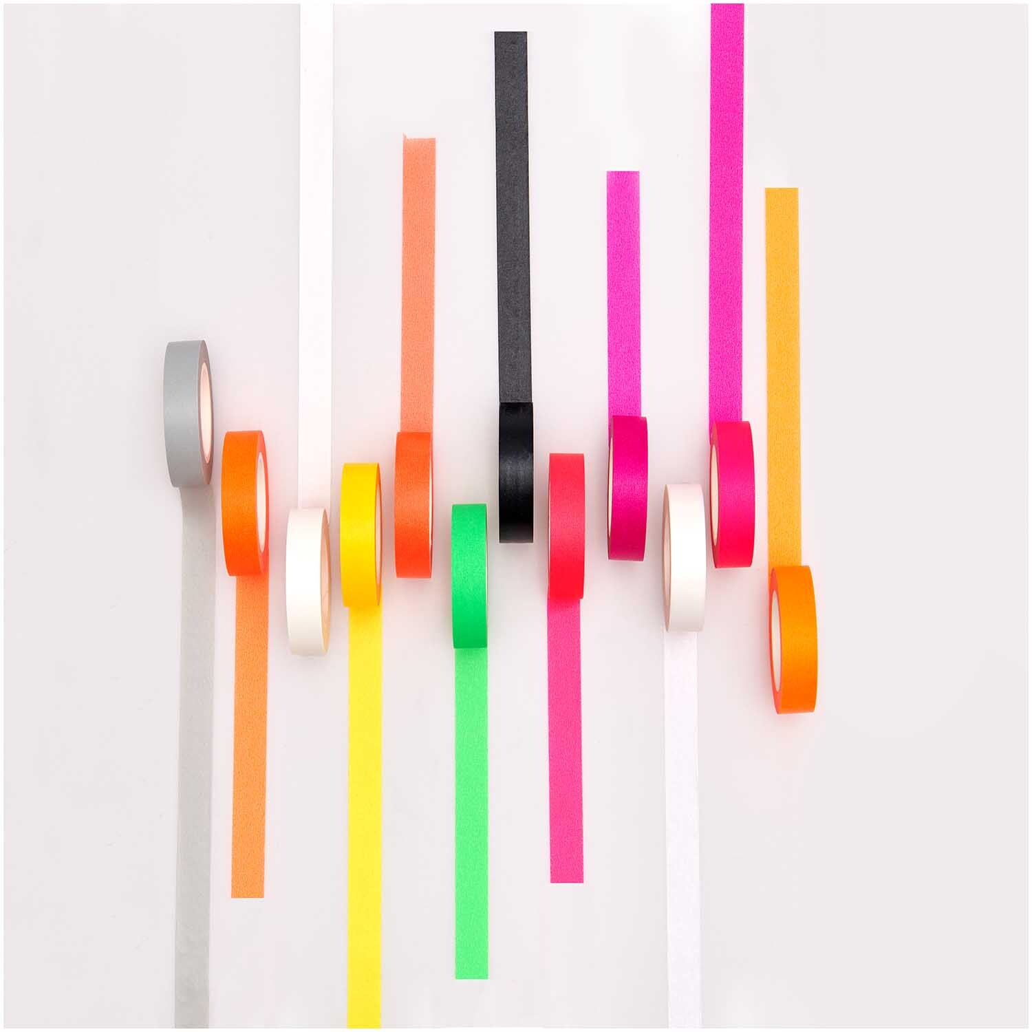 Paper Poetry Tape Set schwarz-weiß 15mm 10m 4-teilig von Rico Design Paper Poetry Tape Set schwarz-weiß 15mm 10m, 4-teilig. Bunte Klebebänder in verschiedenen Farben von Rico Design auf weißem Hintergrund.