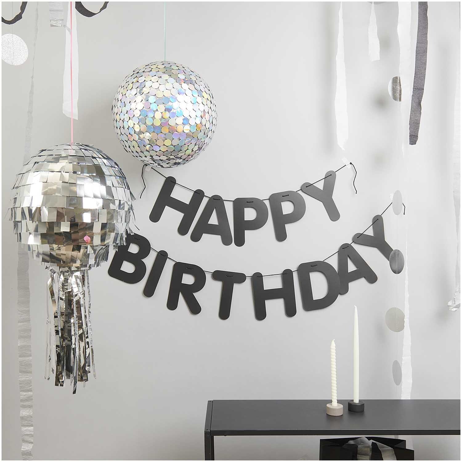 Flitter rund irisierend 25g von Rico Design Flitter rund irisierend 25g von Rico Design, dekoriert mit irisierenden Ballons und Geburtstagsbanner.