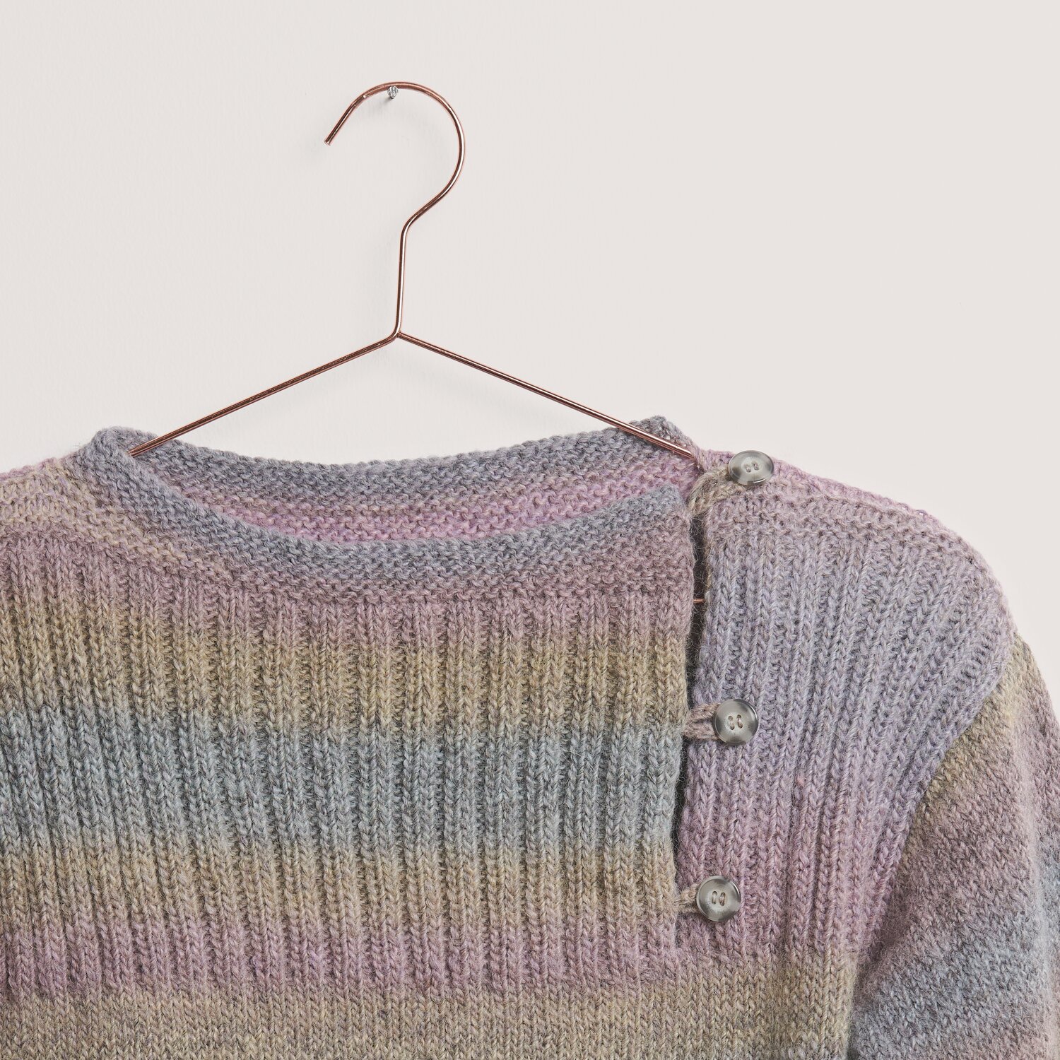 Creative Alpaca Melange Wonderball dk 100g 300m Couleur Pastels from Rico Design Creative Melange Alpaca Wonderball dk Pullover in sanften Pastelltönen mit Knopfleiste.