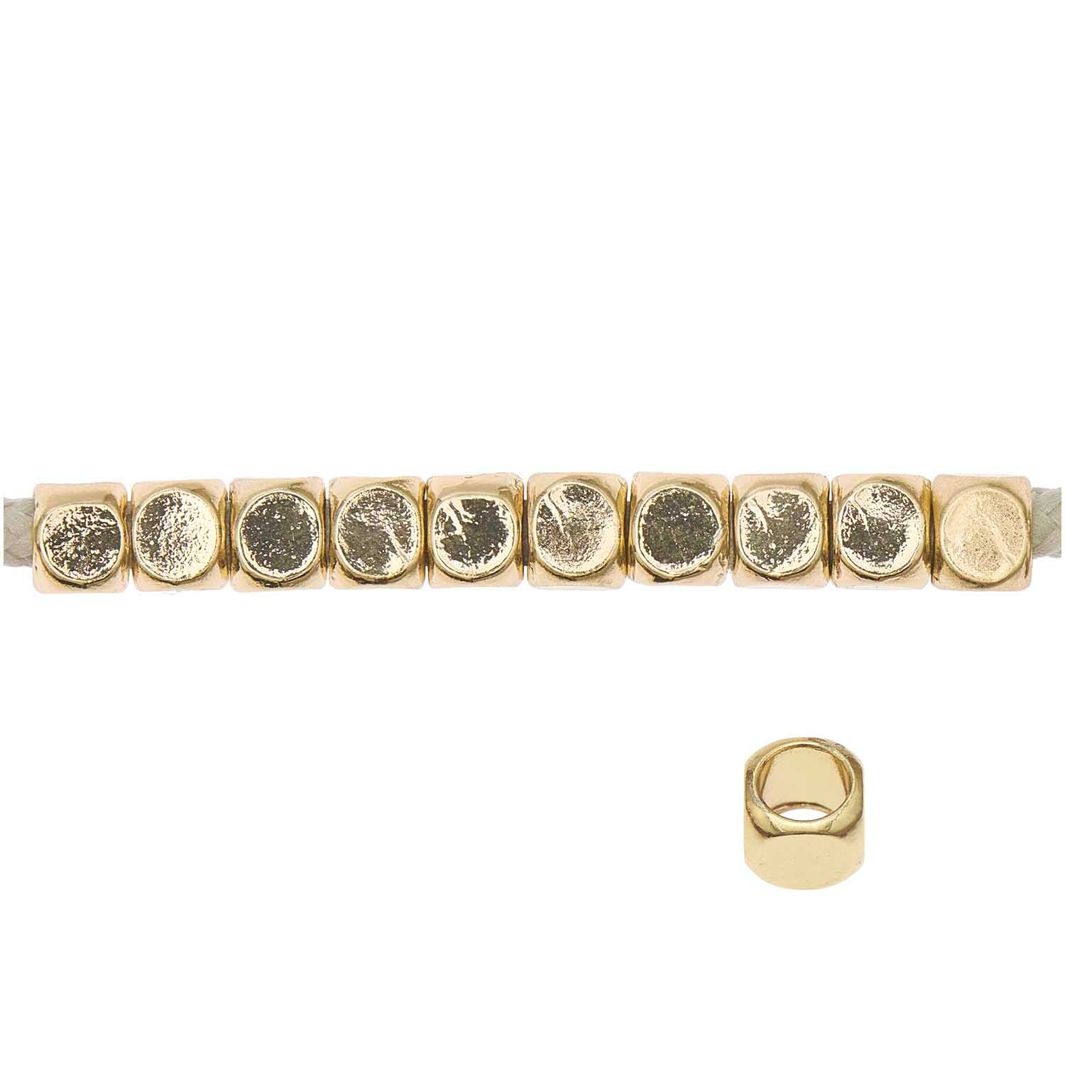 itoshii - Ponii Beads Würfel 5x5mm, 20 Stück. Goldene Würfelperlen von Rico Design aufgereiht auf einem Band. Ideal für Schmuckdesign.