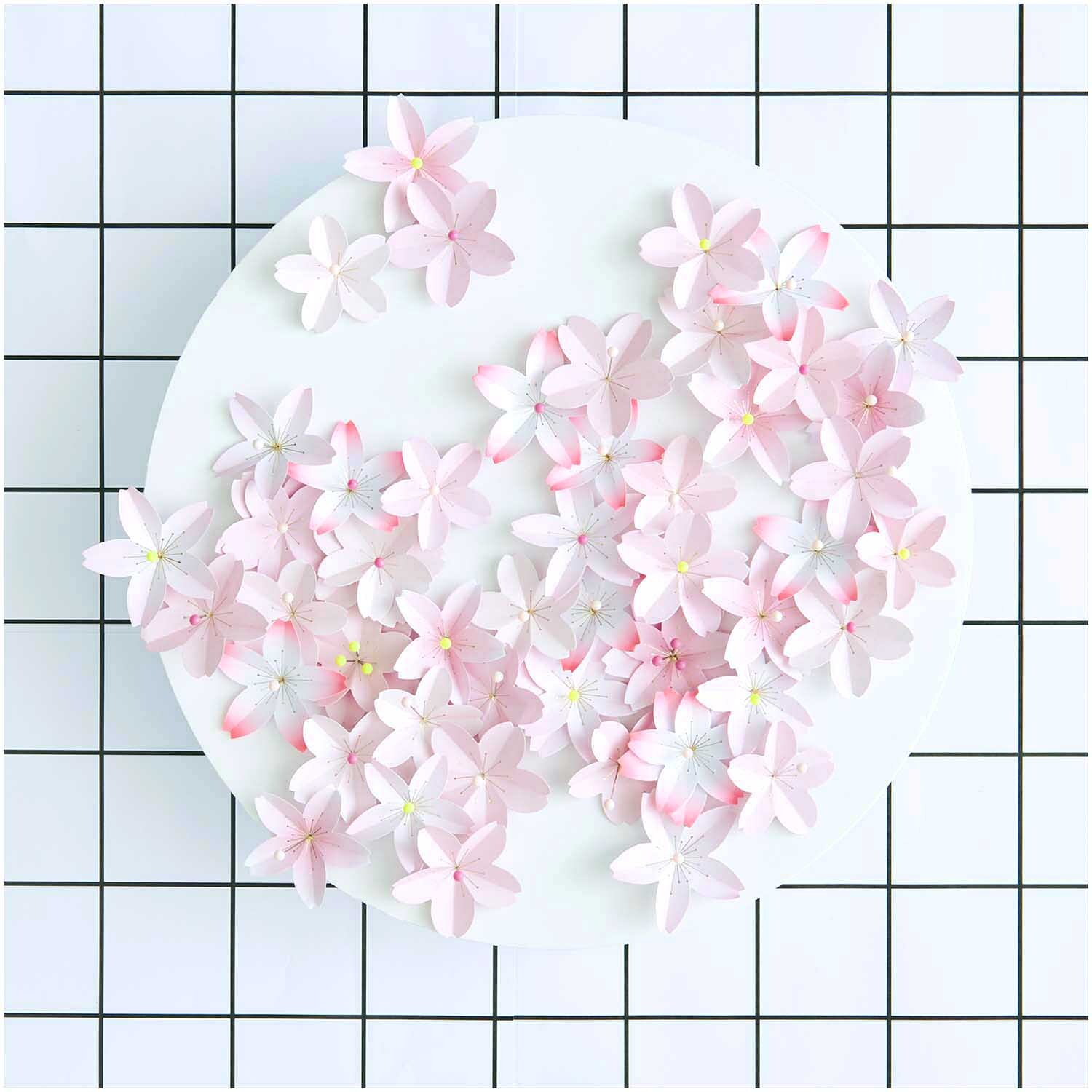Paper Poetry Mini-Papierblüten in zartem Rosa auf einem weißen Hintergrund, ideal für kreative Projekte. Marke: Rico Design.
