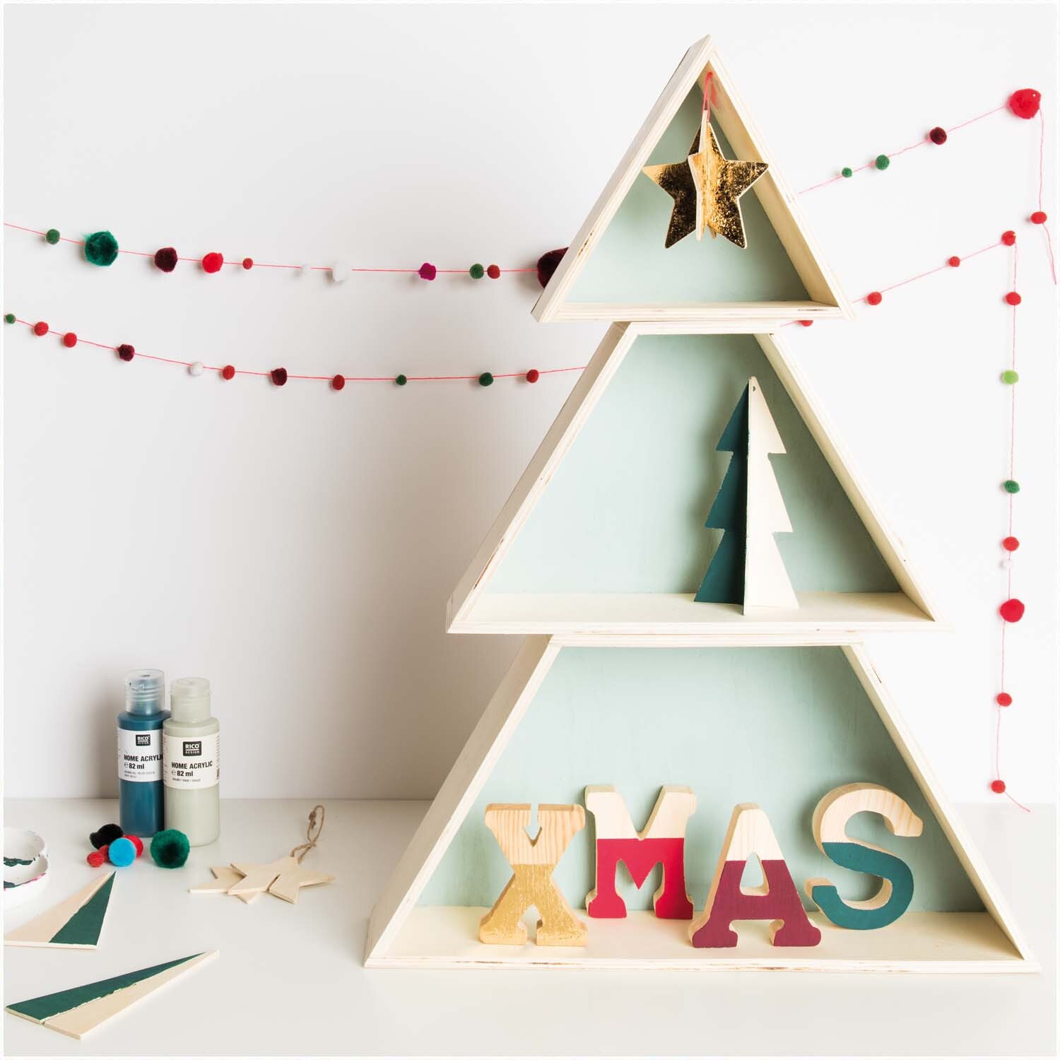 Holzboxen-Set Tannenbaum, 3-teilig, in Pastelltönen mit Weihnachtsdeko und bunten Buchstaben. Ideal für festliche Dekorationen.