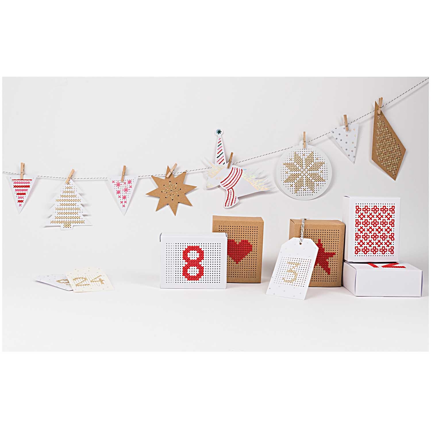 Paper Poetry Anhänger zum Besticken creme-irisierend 24 Stück mit Garn von Rico Design