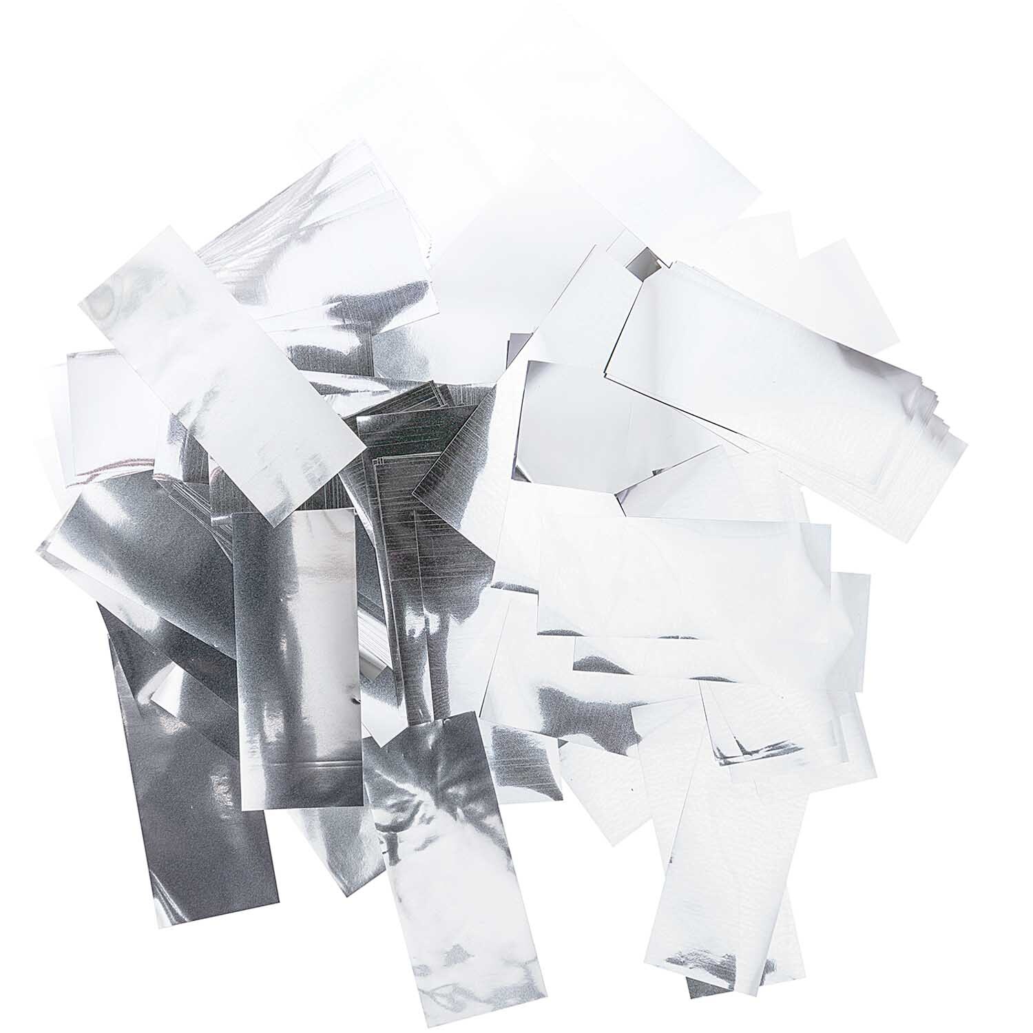 Flitter Streifen silber 50g: Ein Haufen glänzender, silberner Streifen von Rico Design. Ideal für kreative Projekte.