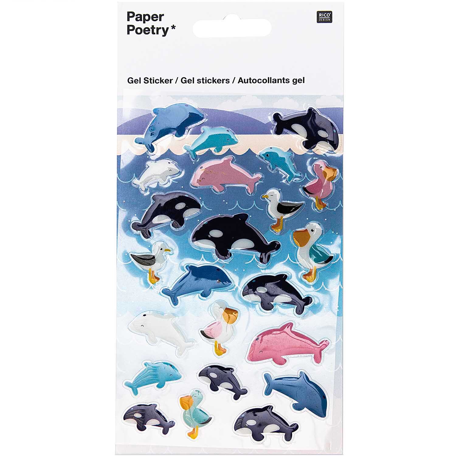 Paper Poetry Gelsticker Delfine mit bunten Delfin- und Wal-Motiven von Rico Design auf blauem Hintergrund.