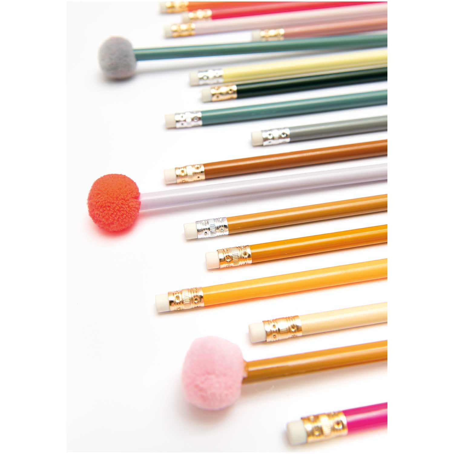 Paper Poetry Bleistift mit Pompon Farbe Rosa von Rico Design Paper Poetry Bleistift mit Pompon in verschiedenen Farben, darunter Rosa und Karamell, von Rico Design. Ideal für kreative Projekte.
