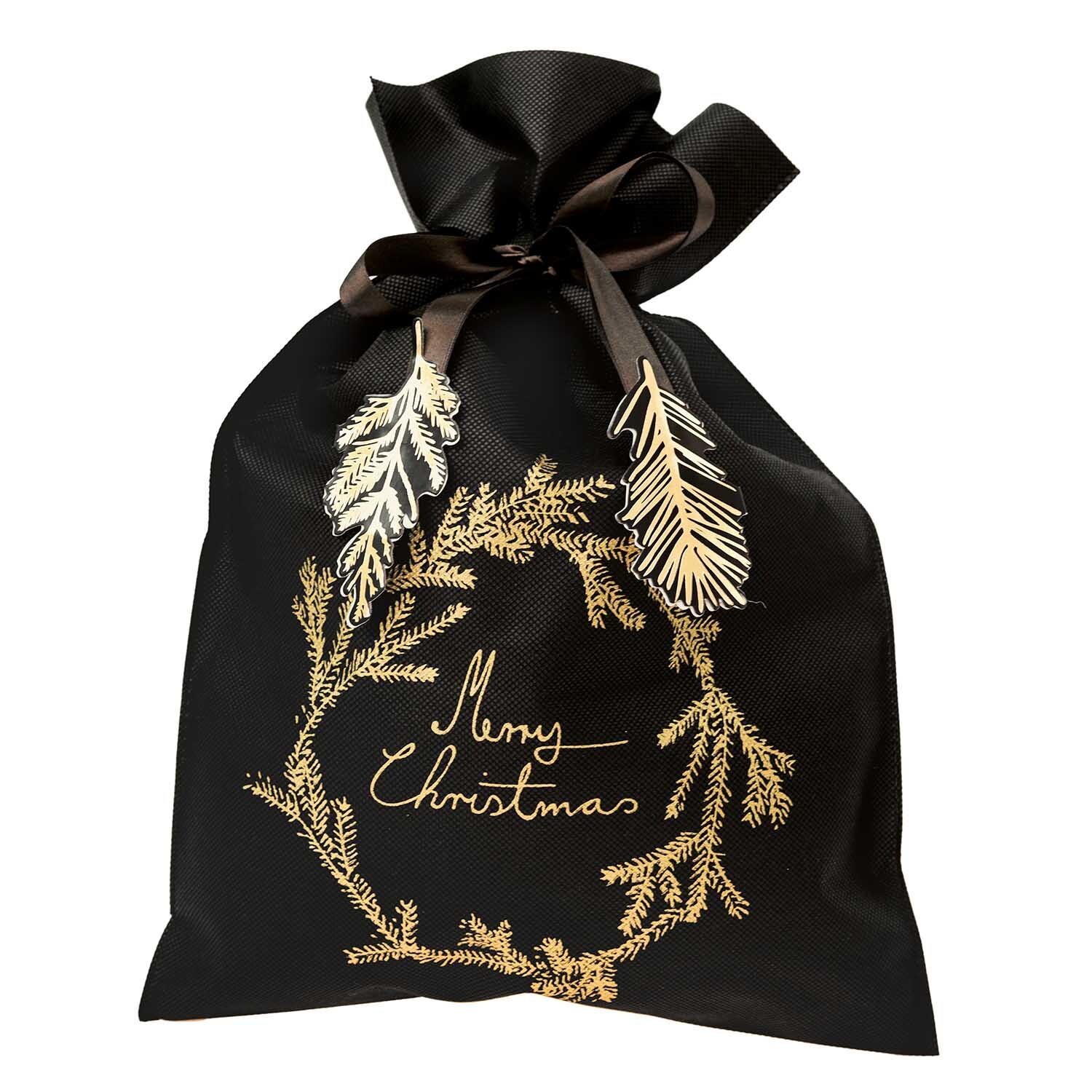 Paper Poetry Geschenktüte mit nostalgischem Weihnachtskranz und Schleife, verziert mit goldenen Details.