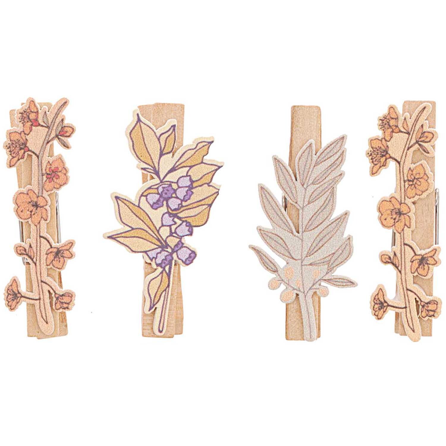 Holzclips Blumen Mix bunt 4,8cm 4 Stück von Rico Design zeigen florale Motive auf Holz in verschiedenen Farben.