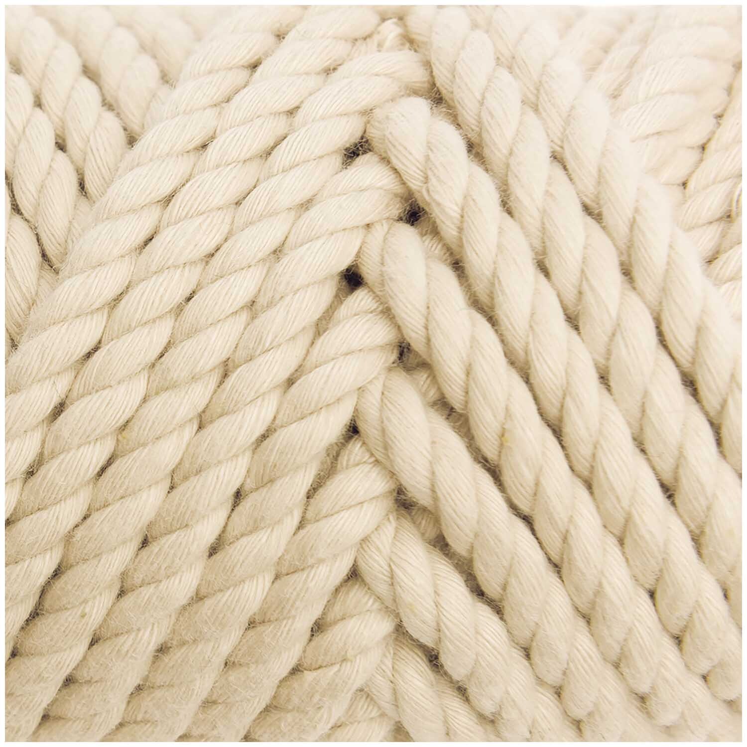 Creative Cotton Cord Makramee-Garn von Rico Design, 130g 25m, zeigt dicke, geflochtene Naturfasern.