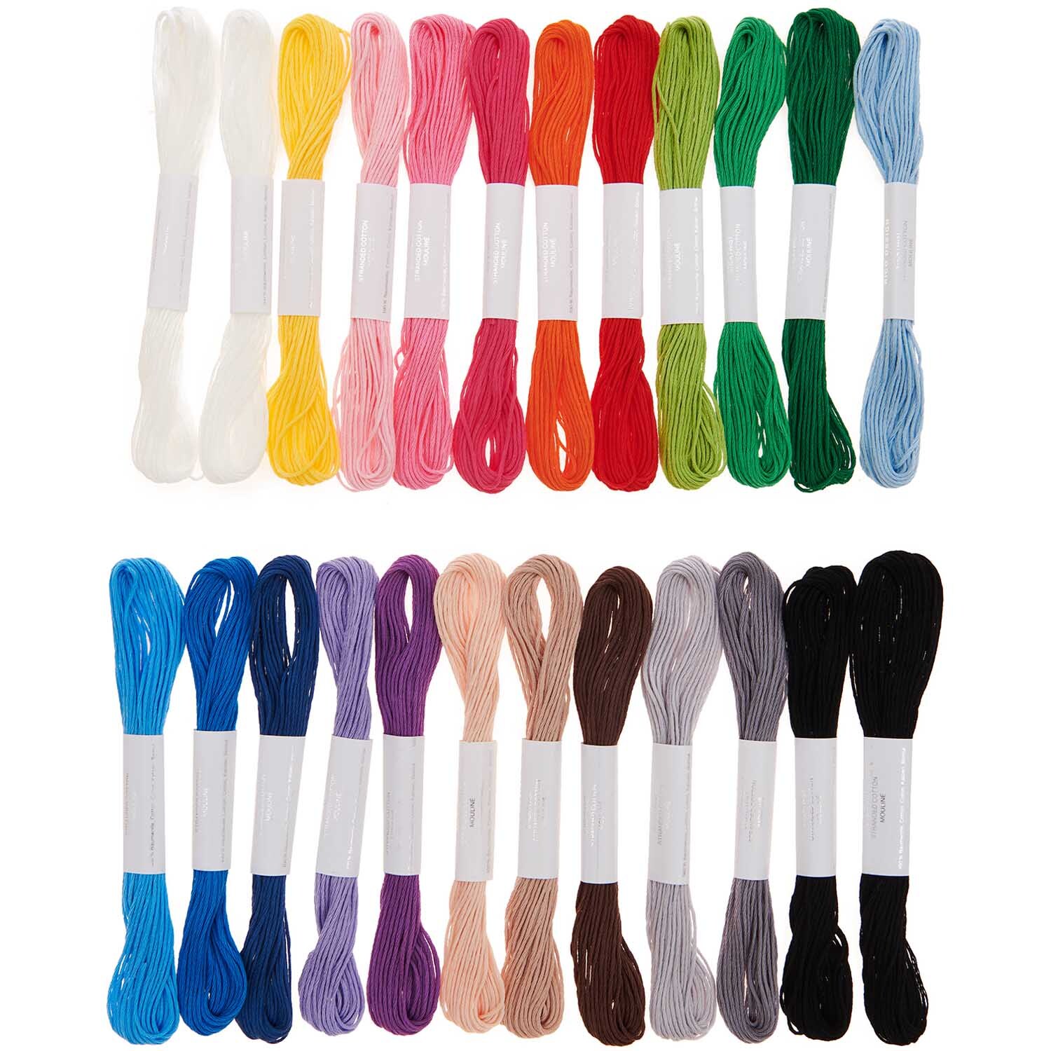 Stickgarn Set Multicolour Classic, 24-teilig von Rico Design, zeigt bunte Garnstränge in verschiedenen Farben.