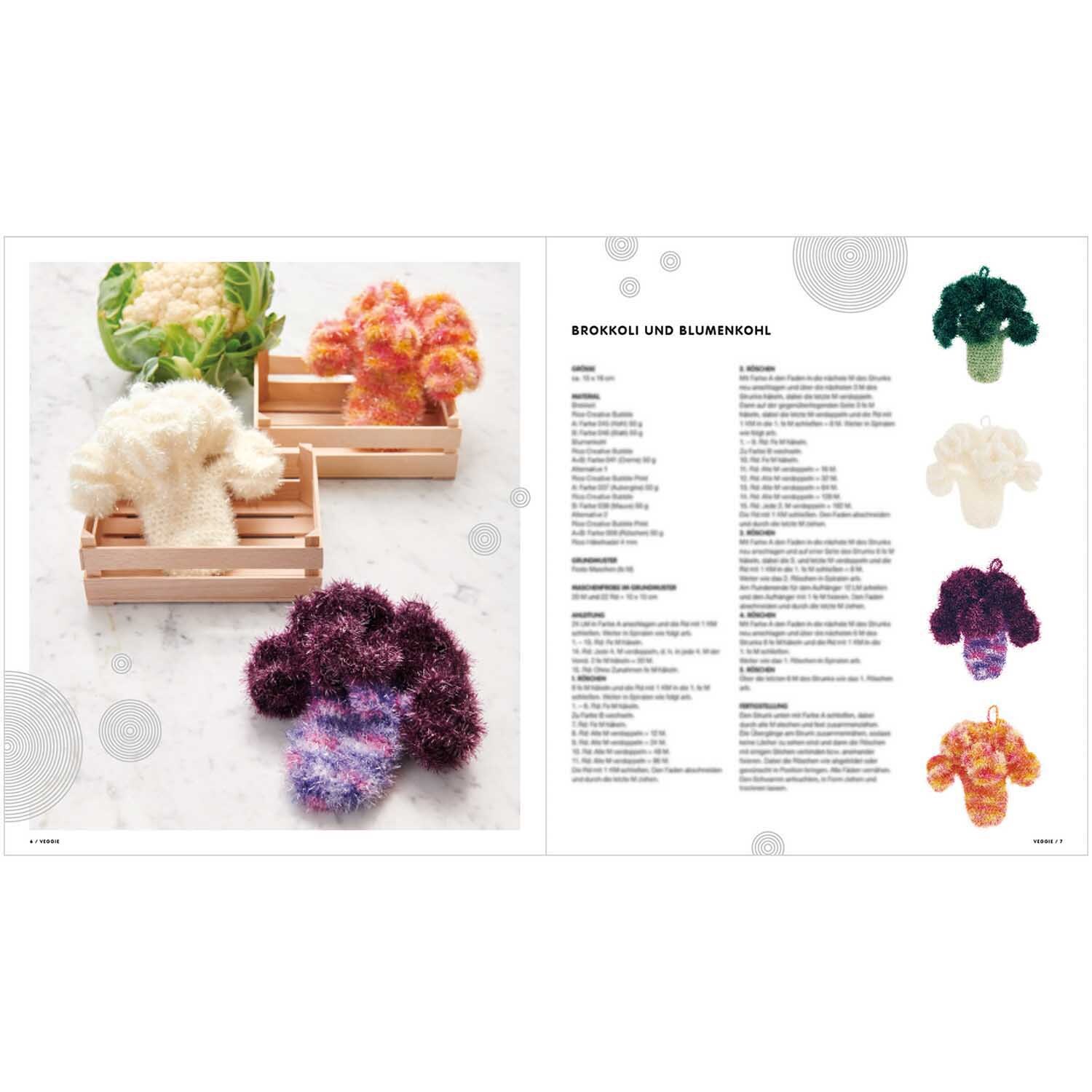 Creative Bubble - Veggie: Bunte, gehäkelte Gemüseformen in Holzkisten, ideal für kreative DIY-Projekte.