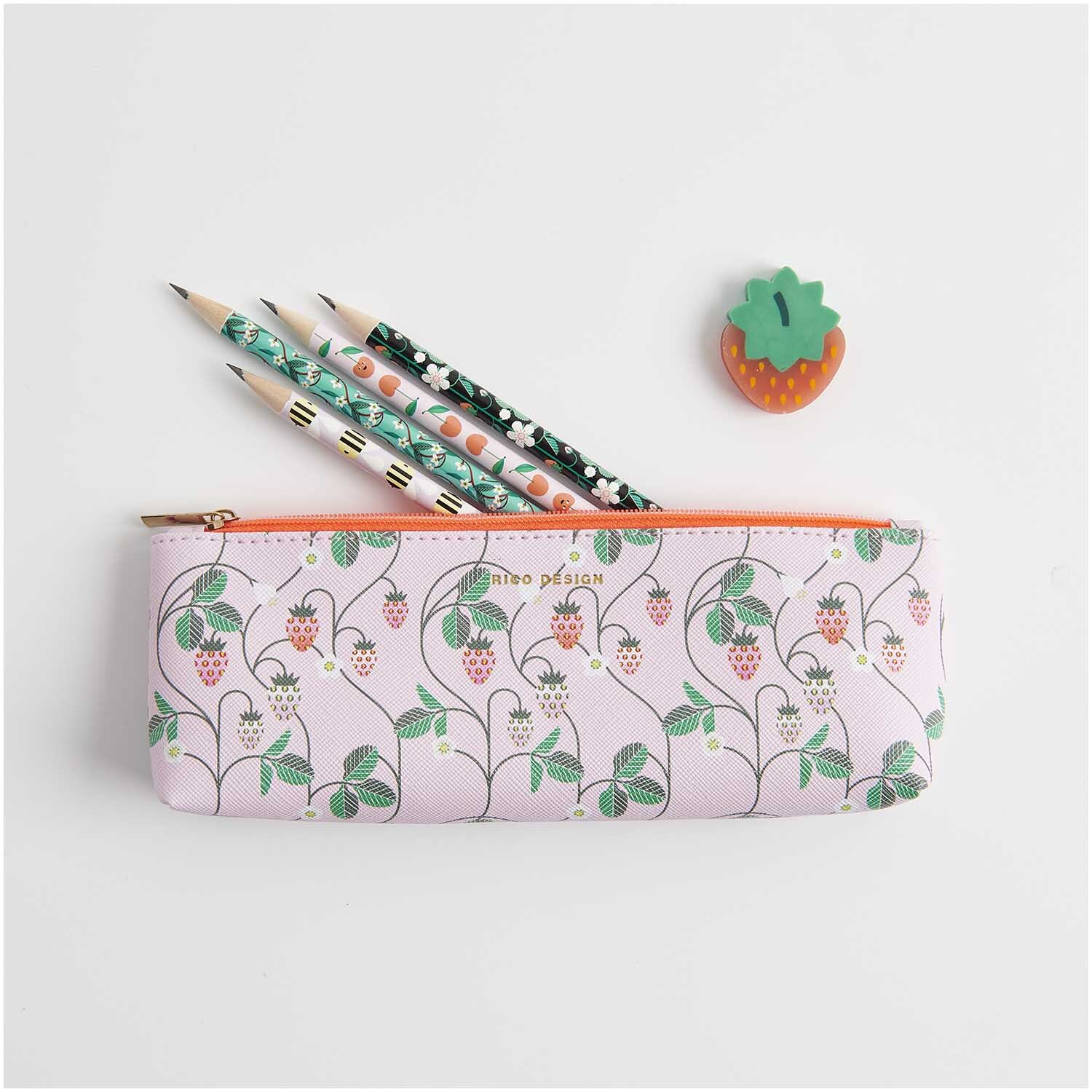 Paper Poetry Bleistift-Set 4 Stück mit floralen Mustern und passendem Etui von Rico Design.