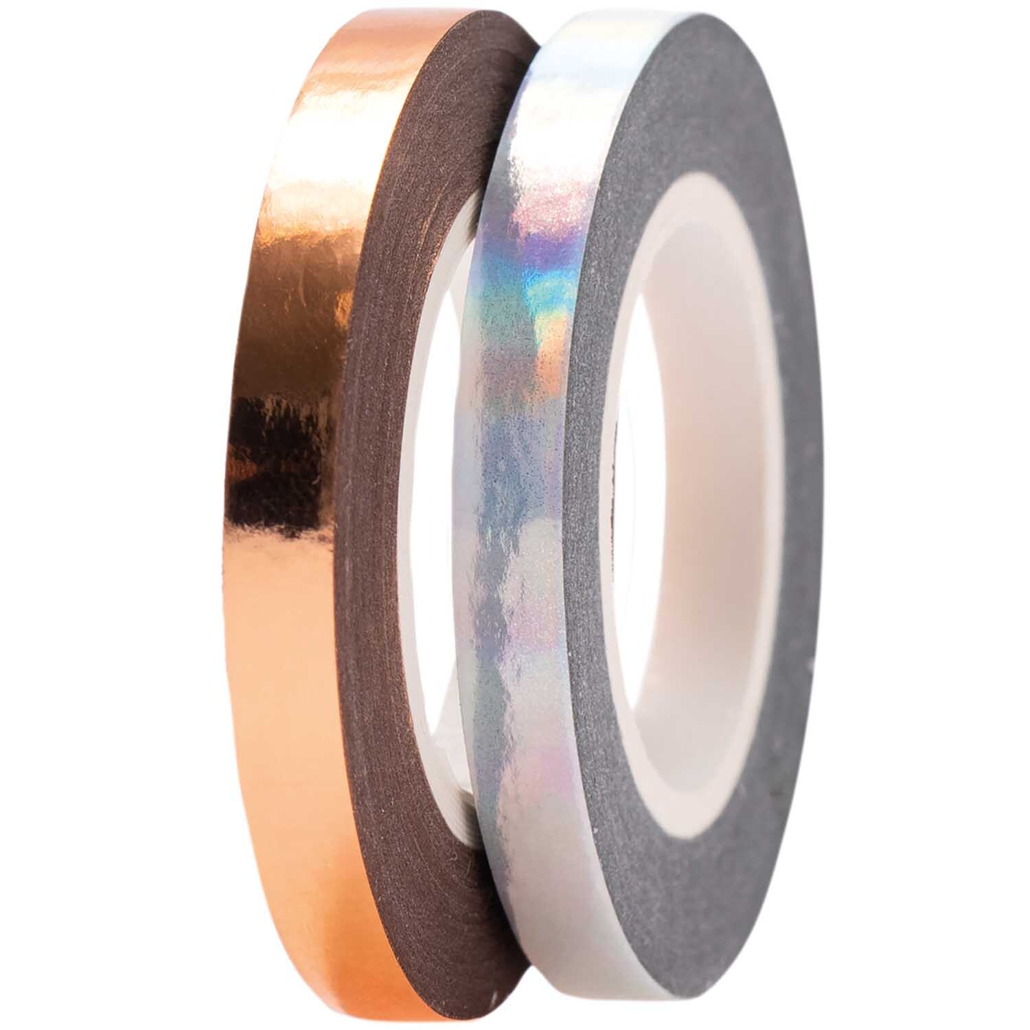Paper Poetry Tapes Metallic, 5mm x 10m, 2 Stück. Irisierend-roségoldene Klebebänder von Rico Design auf schwarzem Hintergrund.