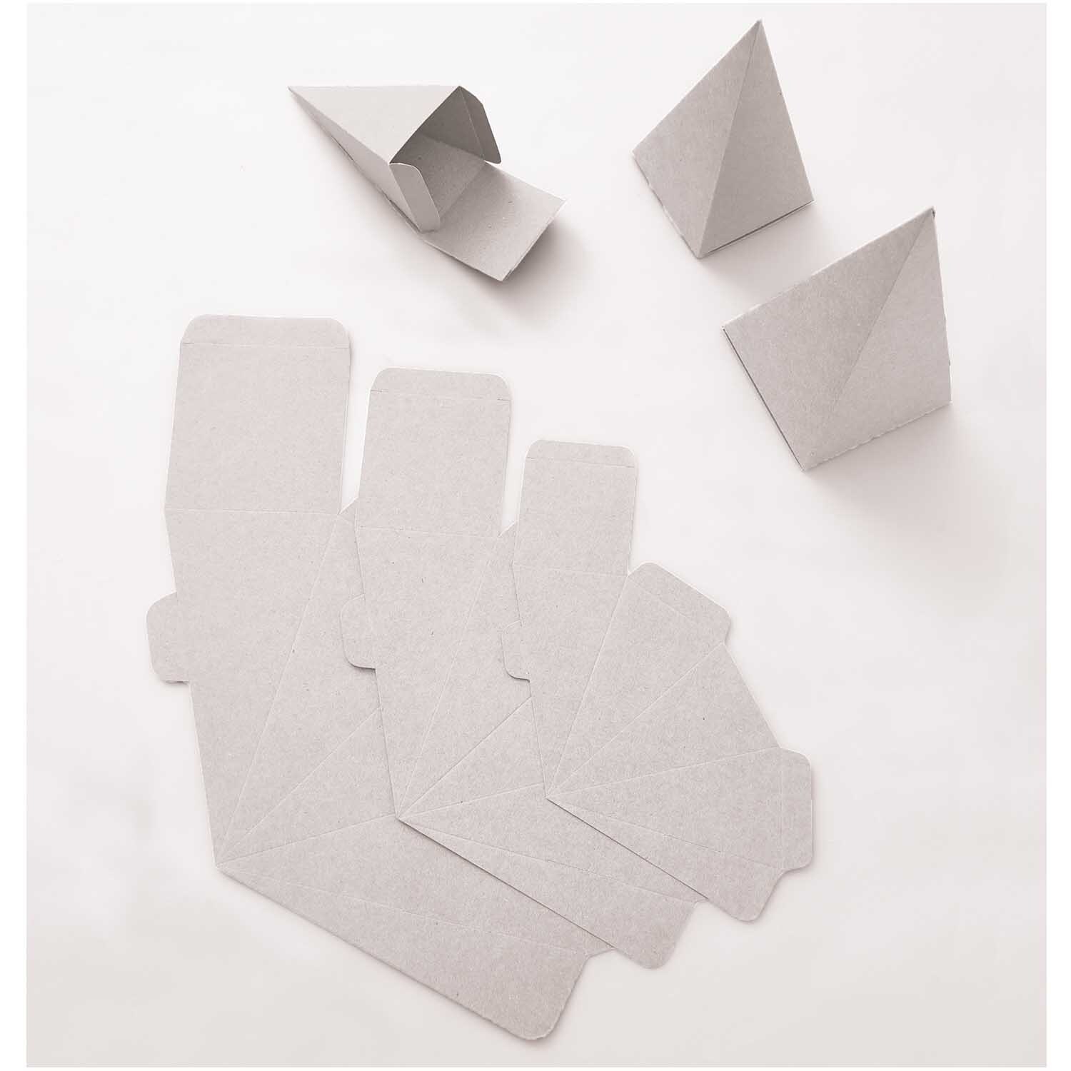 Paper Poetry Adventskalender Bäume 24 Stück Farbe Graukarton von Rico Design Paper Poetry Adventskalender Bäume aus Graukarton von Rico Design. Zeigt gefaltete und ungefaltete Kartonformen für kreative Adventskalender.