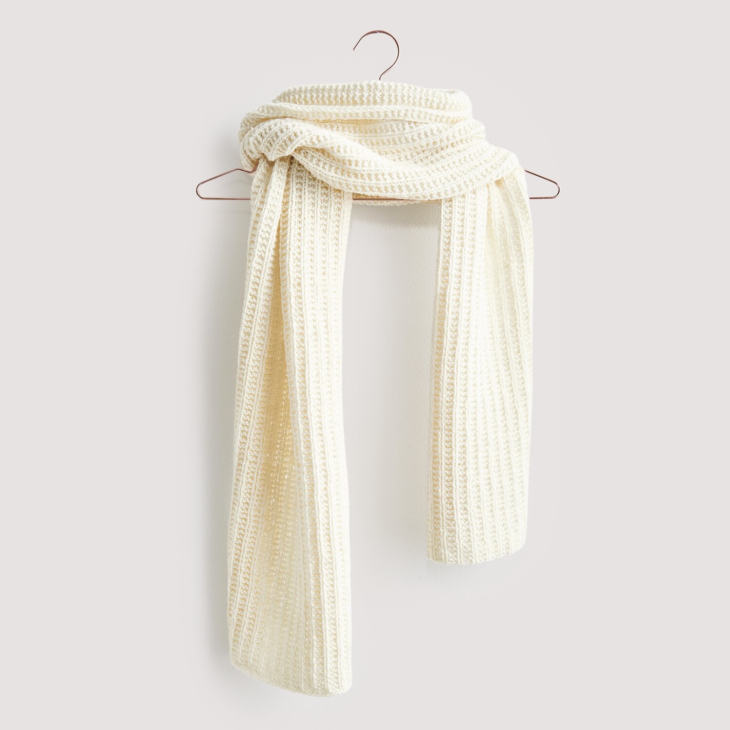 Luxury Alpaca Cotton Fusion 50g 190m Farbe Creme von Rico Design Strickset Schal Modell 07 aus Luxury Knits: Eleganter, cremefarbener Schal aus hochwertigen Naturfasern. Ideal für stilvolle Winteroutfits.