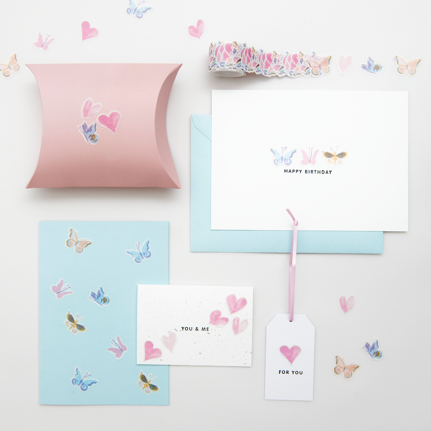 Paper Poetry Washi Sticker Schmetterlinge/Herzen von Rico Design auf Karten und Umschlägen.