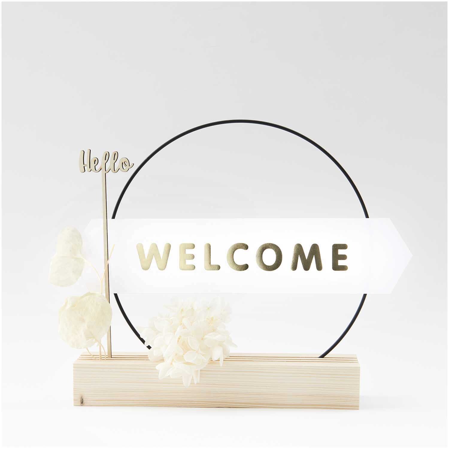 Paper Poetry Papierstreifen weiß 7x42cm 3 Stück von Rico Design Paper Poetry Papierstreifen dekorieren einen Holzständer mit "Welcome"-Schriftzug und Blumen.