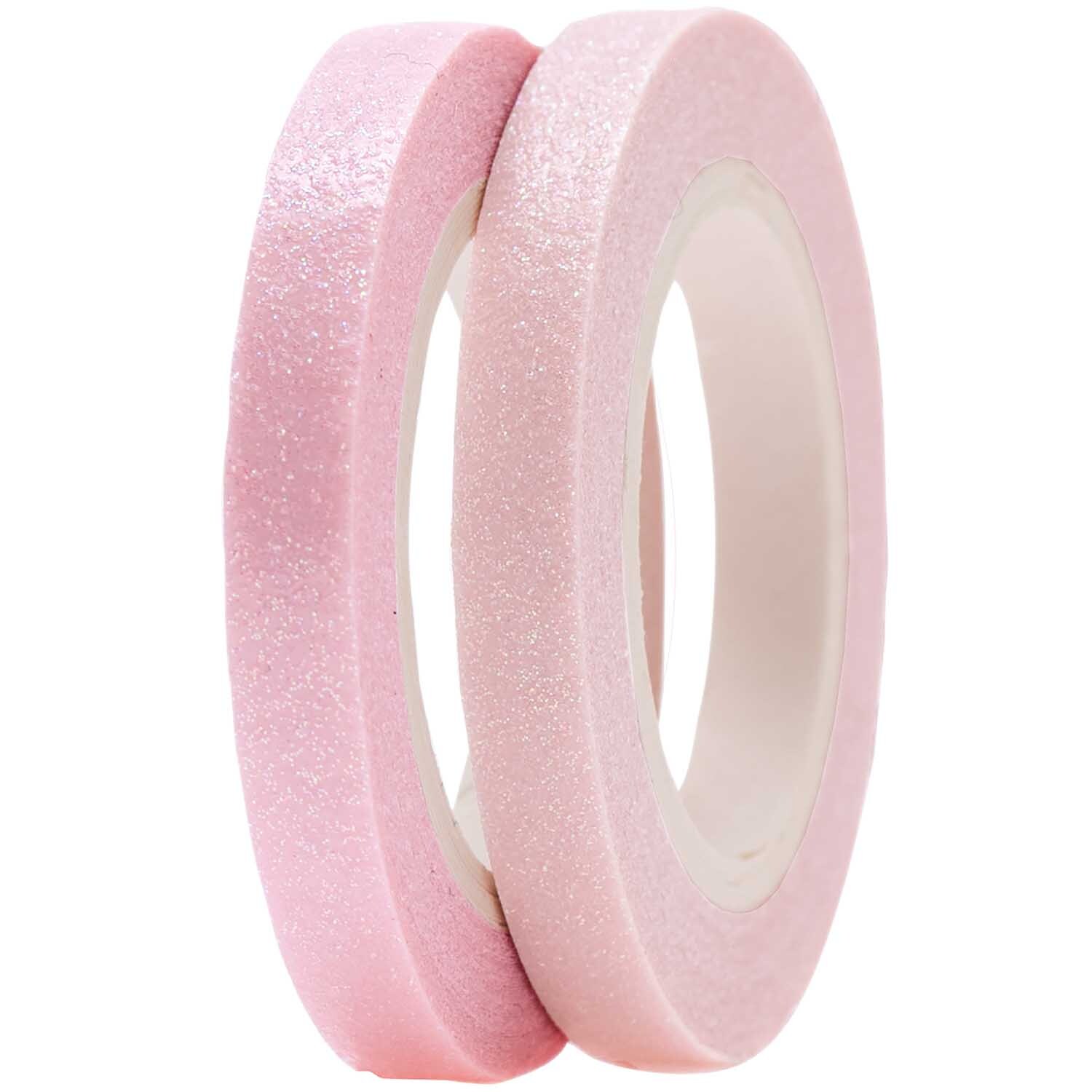 Paper Poetry Tapes Glitter mm 5m 2 Stück Farbe Rosa-Flieder von Rico Design Paper Poetry Tapes Glitter, 5m, 2 Stück. Zwei rosa-fliederfarbene Glitzerbänder von Rico Design auf schwarzem Hintergrund.