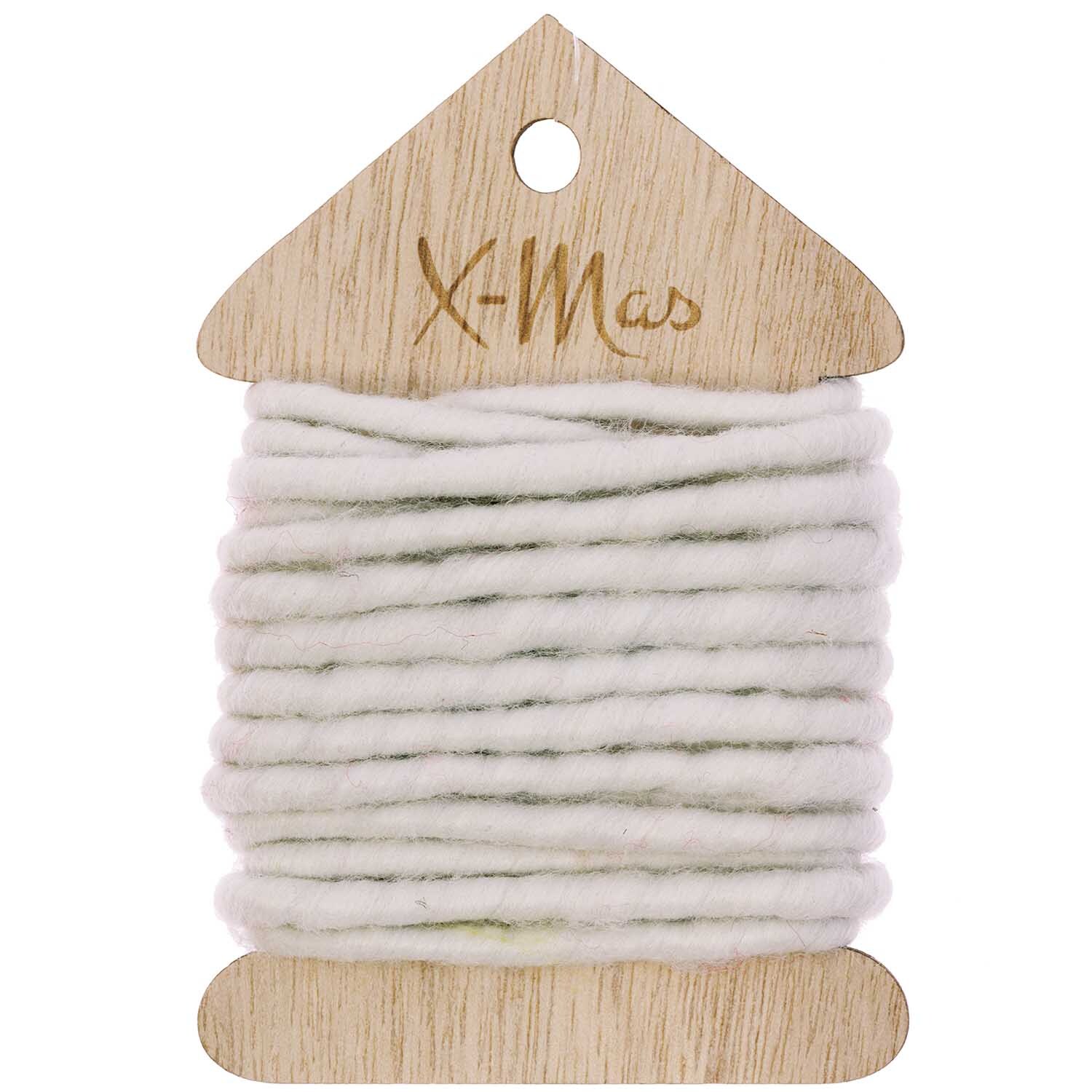 Kordel 3m von Rico Design in Creme auf Holzspule, ideal für kreative Bastelprojekte.