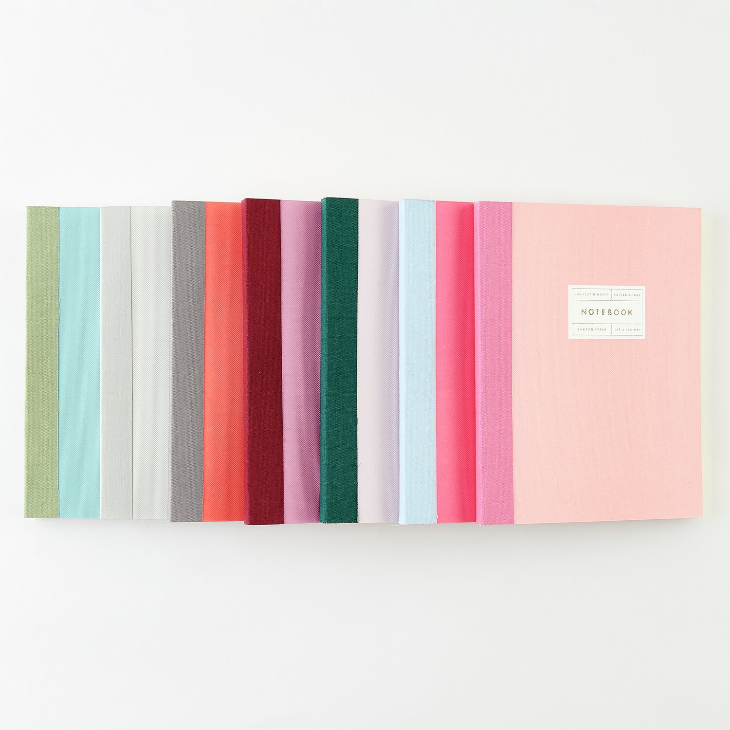 Paper Poetry Notizbuch S Silberrand Farbe Mint von Rico Design Paper Poetry Notizbuch L in verschiedenen Farben wie Hellgrau und Neonrot, mit Silber- und Goldrand, von Rico Design.