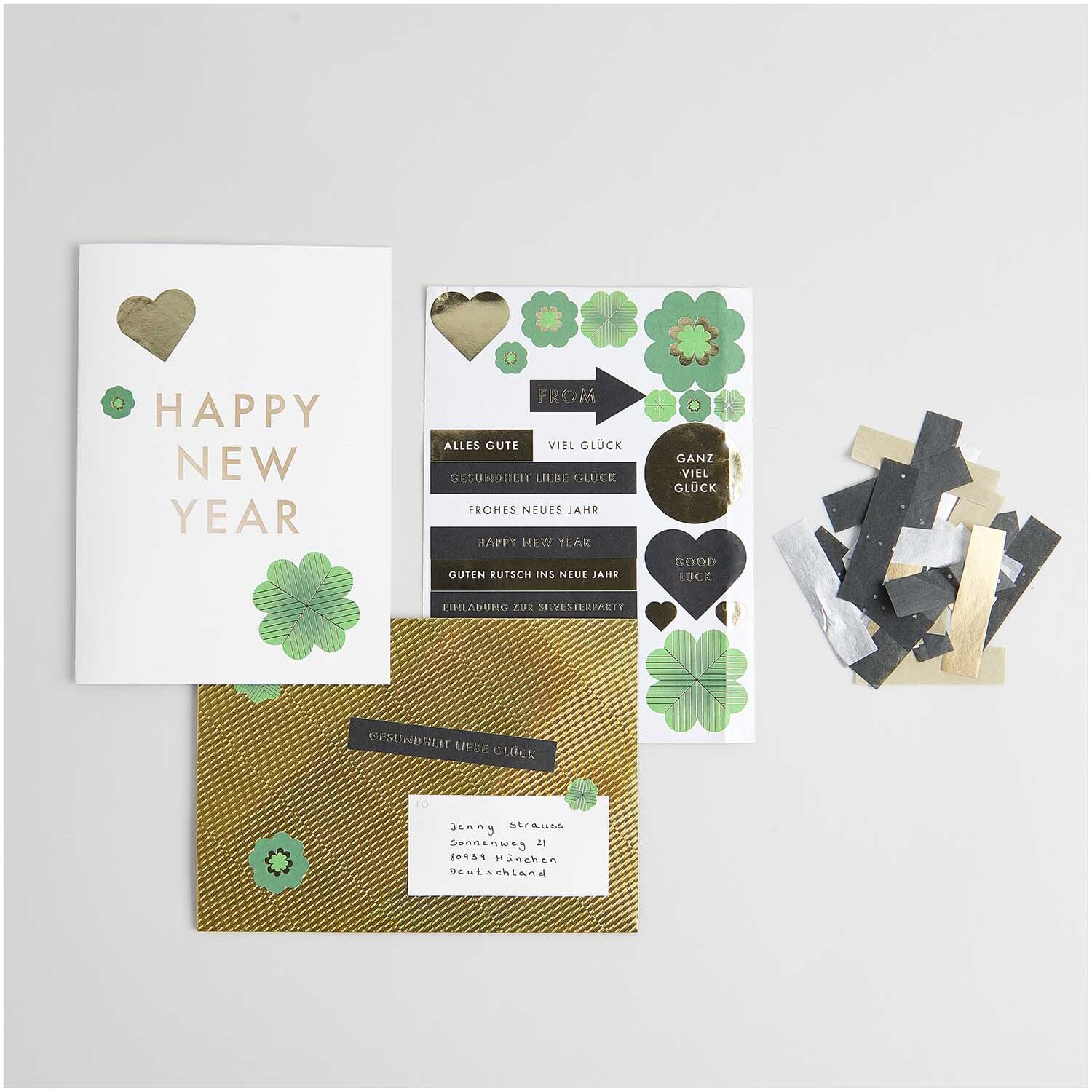 Paper Poetry Grußkartenset Happy New Year Farbe Weiß von Rico Design Paper Poetry Grußkartenset mit weißen Karten, grünen Kleeblättern und goldenen Akzenten von Rico Design.
