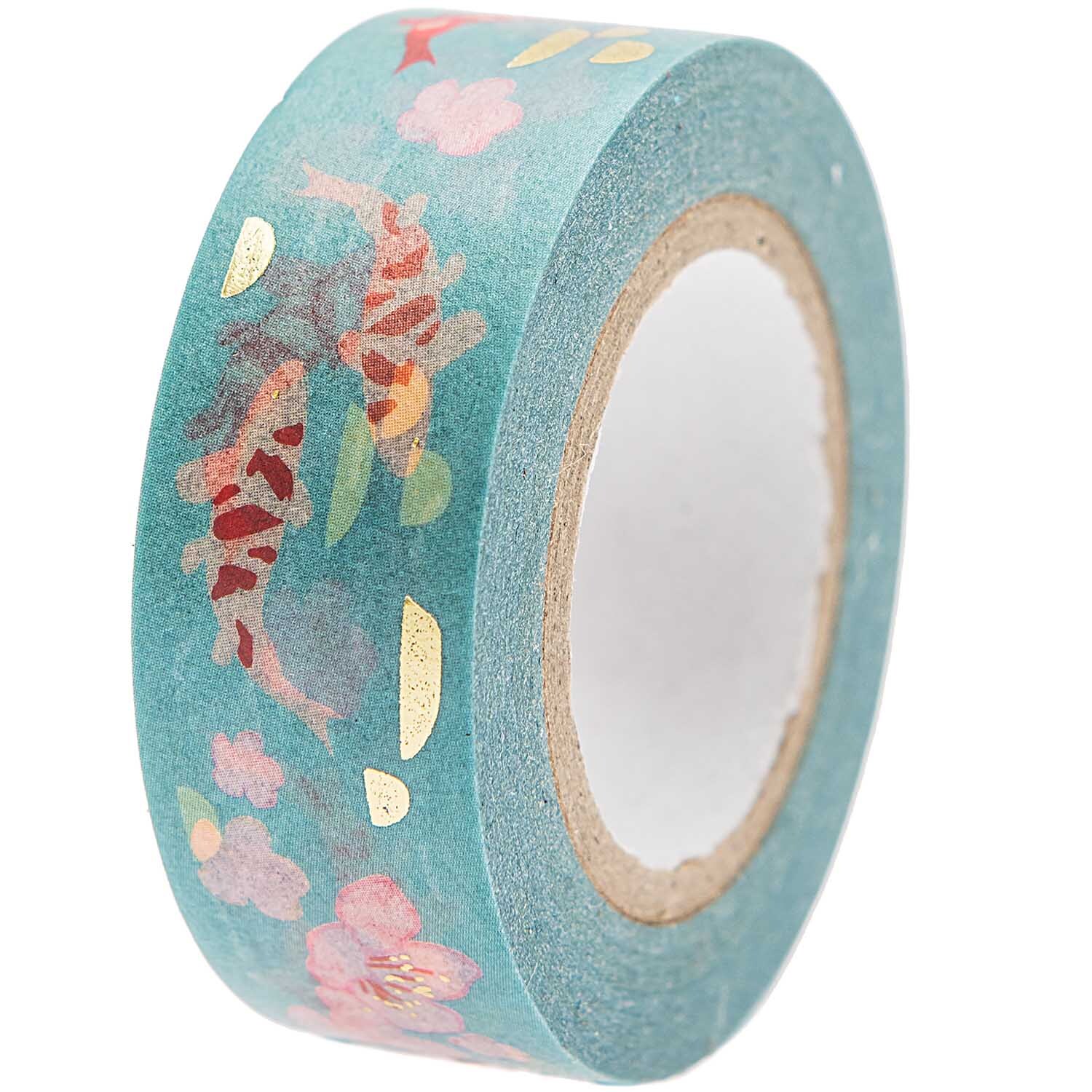 Paper Poetry Tape Jardin Japonais zeigt Kois und Blumen auf einem dekorativen, mehrfarbigen Hintergrund. Ideal für kreative Projekte.