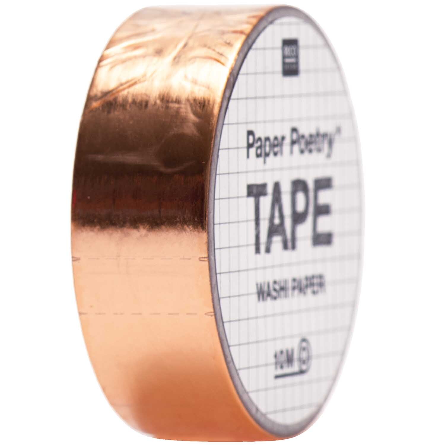 Paper Poetry Tape Metallic 15mm 10m Farbe Roségold von Rico Design Paper Poetry Tape Metallic 15mm 10m in Roségold von Rico Design, glänzend und dekorativ auf schwarzem Hintergrund.