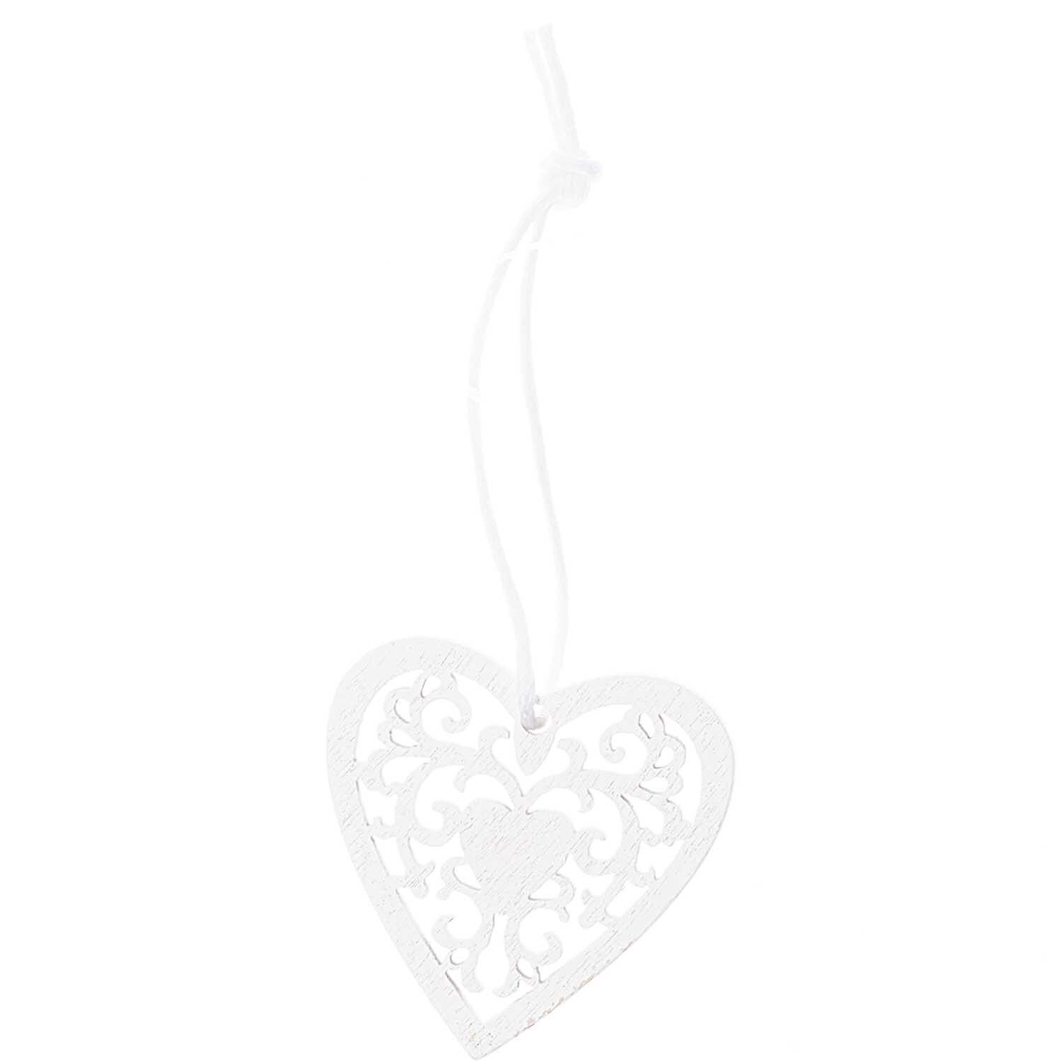 Holzanhänger Ornament Weiß: Herzförmiger Anhänger mit filigranem Muster von Rico Design, ideal für Dekorationen.
