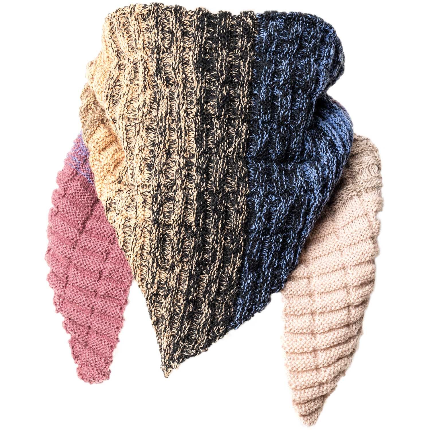 Creative Wool Dégradé Super6 200g 800m Couleur Poudre bleue from Rico Design Creative Wool Dégradé Super6: Dreieckiger Schal in Blau-Puder von Rico Design, gestrickt mit Farbverlauf.