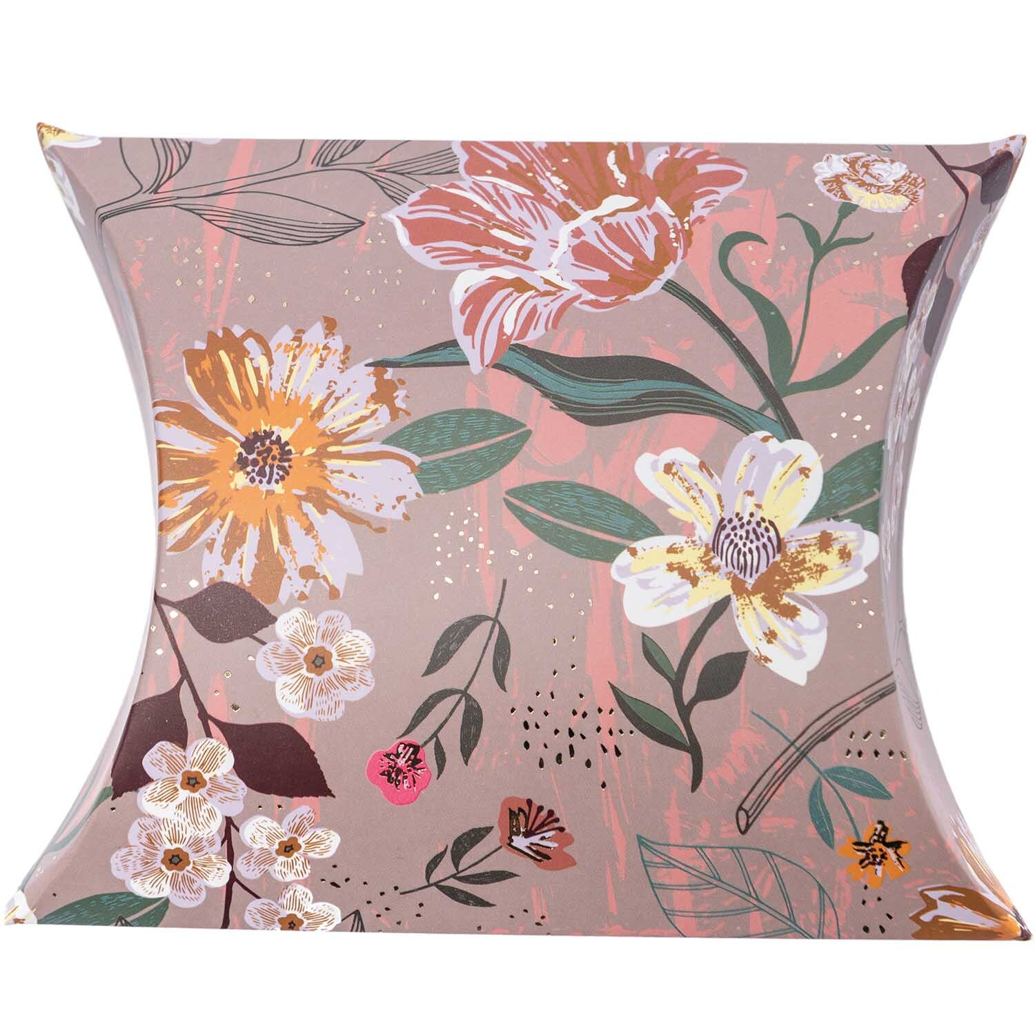 Paper Poetry Geschenkschachteln Blumen 6 Stück von Rico Design Paper Poetry Geschenkschachteln Blumen, 6 Stück. Florales Design mit bunten Blüten und Blättern auf einer dekorativen Schachtel von Rico Design.