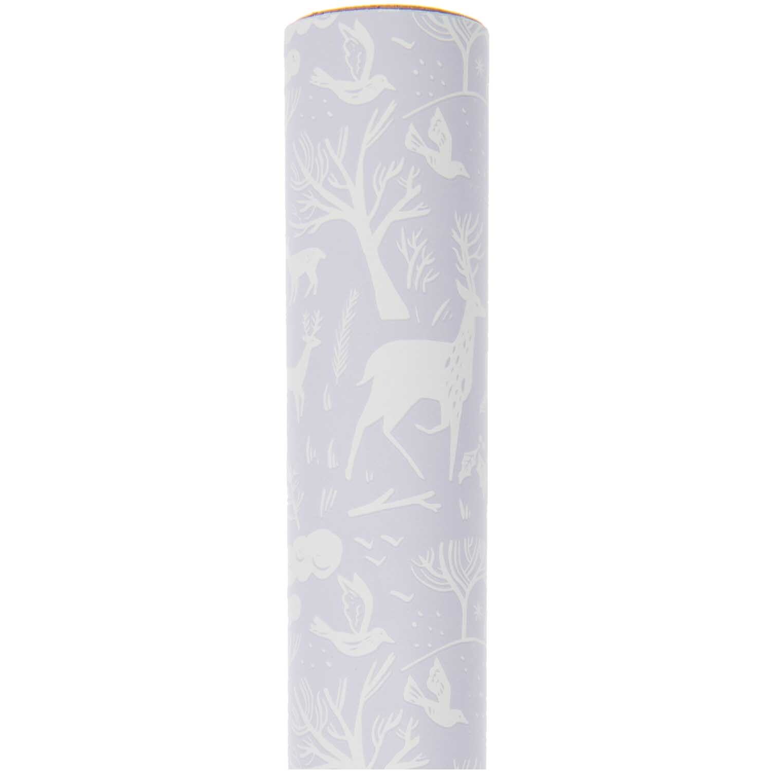 Paper Poetry Geschenkpapier zeigt einen Winterwald mit Tieren in zartem Lila von Rico Design.