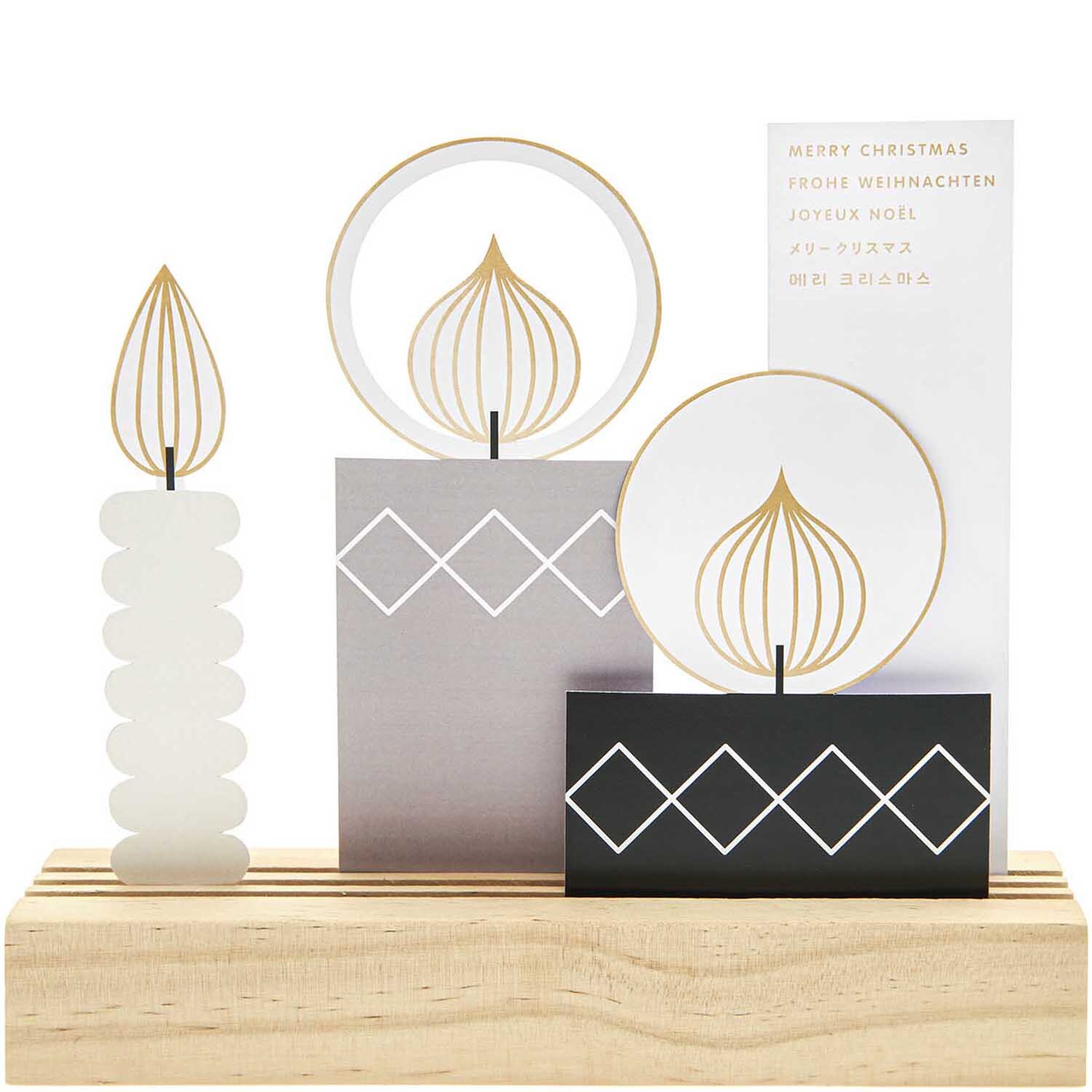 Paper Poetry Postkartendeko-Set Kerzen 4 Stück von Rico Design Paper Poetry Postkartendeko-Set mit stilisierten Kerzen in Weiß und Schwarz von Rico Design auf Holzständer.