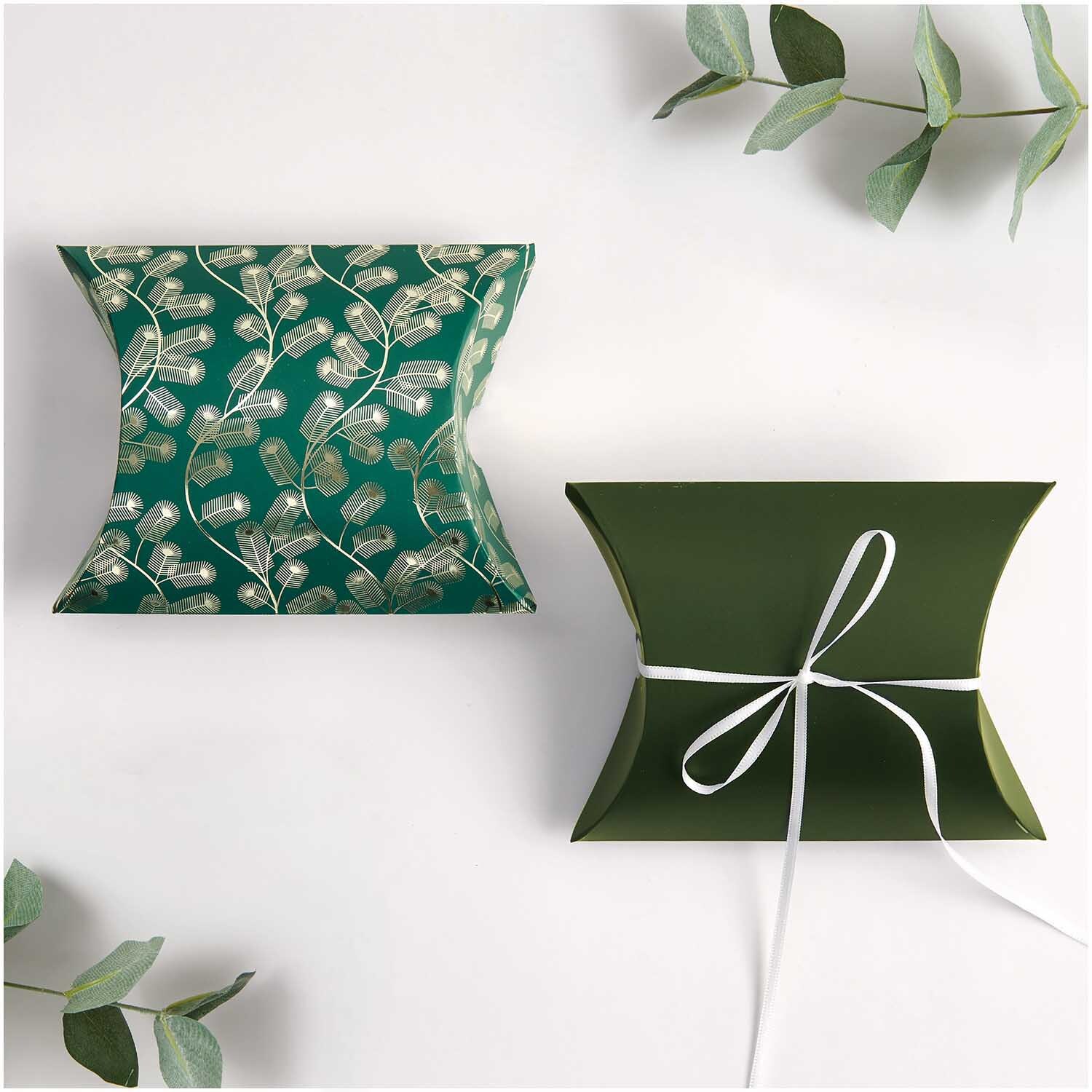 Paper Poetry Geschenkschachteln in elegantem Design mit Blattmotiv und Schleife, ideal für Geschenke.