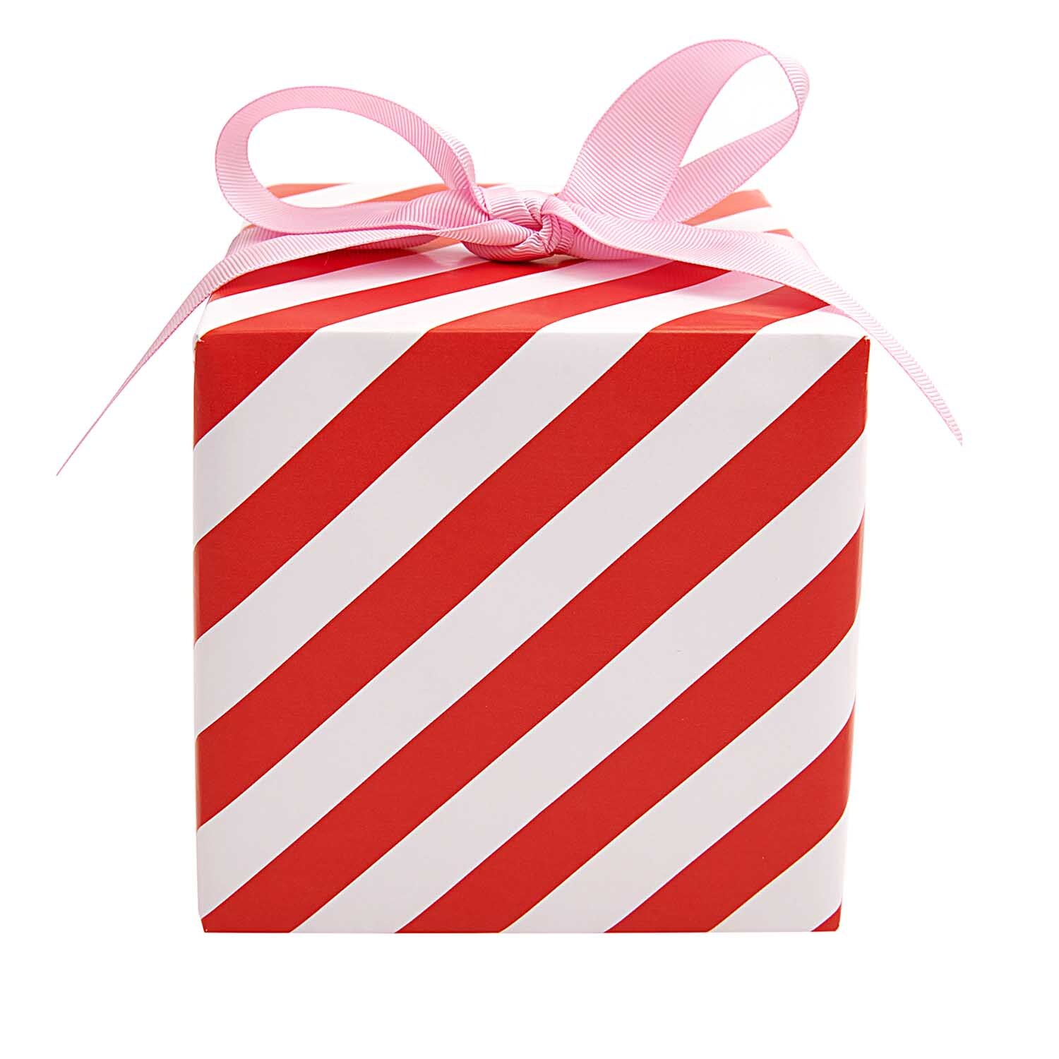 Paper Poetry Geschenkpapier Streifen rot-weiß 70cm 2m 80g/m² von Rico Design Paper Poetry Geschenkpapier mit diagonalen Streifen, verpackt als Geschenk mit rosa Schleife.