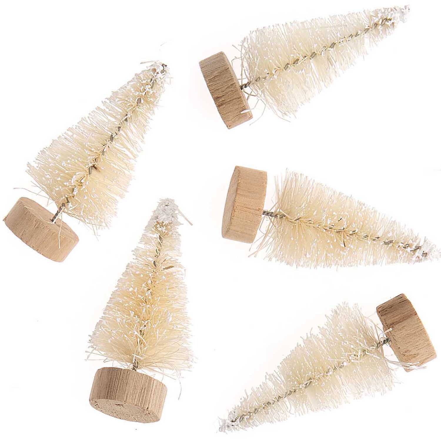 Tannen mit Schnee 5cm 5 Stück von Rico Design: Fünf weiße Miniaturtannen mit Holzsockel, ideal für winterliche Dekorationen.