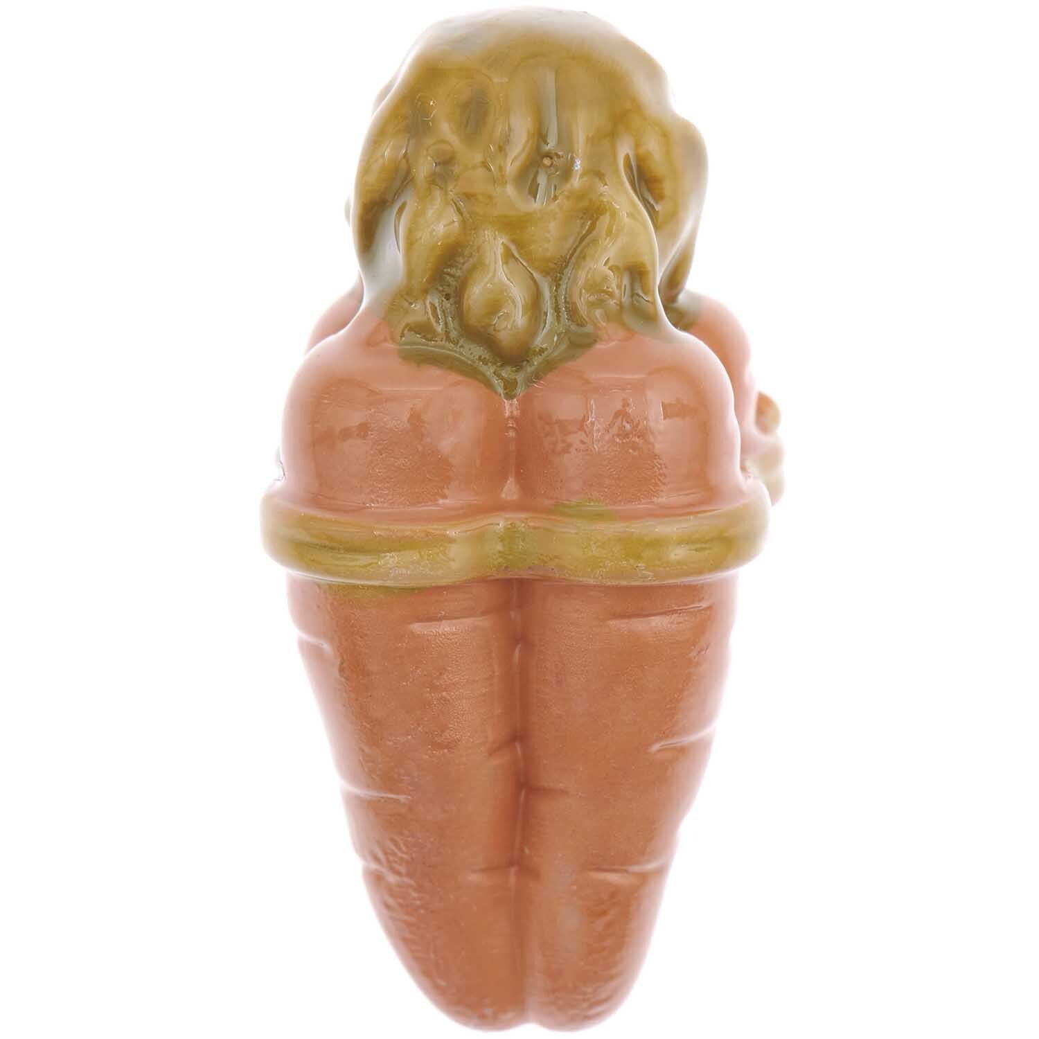 Miniatur Karotte 3x1,5x1,5cm von Rico Design, orangefarbene Dekofigur in Karottenform mit grüner Spitze.