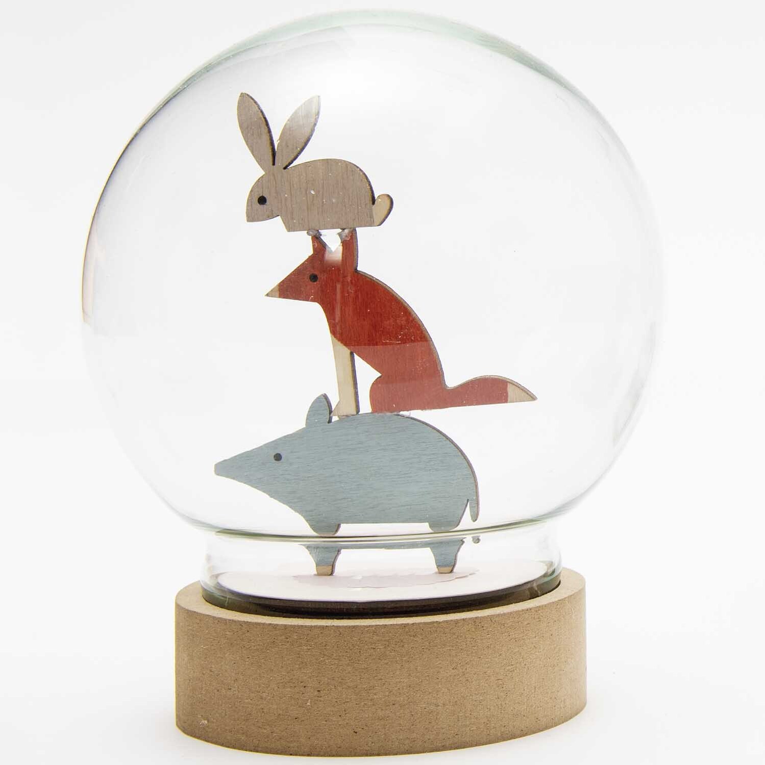 Holzdeko-Set Waldtiere klein 6-teilig von Rico Design Holzdeko-Set Waldtiere klein: Eine Glaskugel mit gestapelten Holzfiguren von Hase, Fuchs und Bär. Marke: Rico Design.