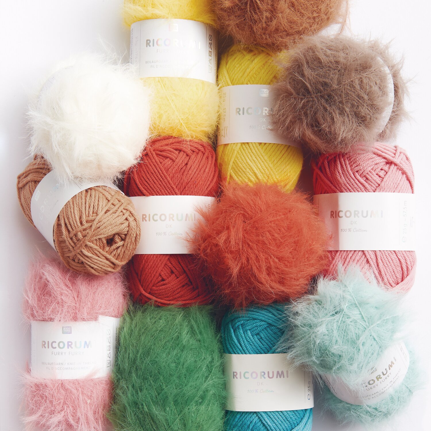 Creative Ricorumi dk 25g Couleur Corail from Rico Design Ricorumi Furry Animals: Bunte Garnknäuel in Gelb, Koralle, Türkis und mehr für kreative Projekte.