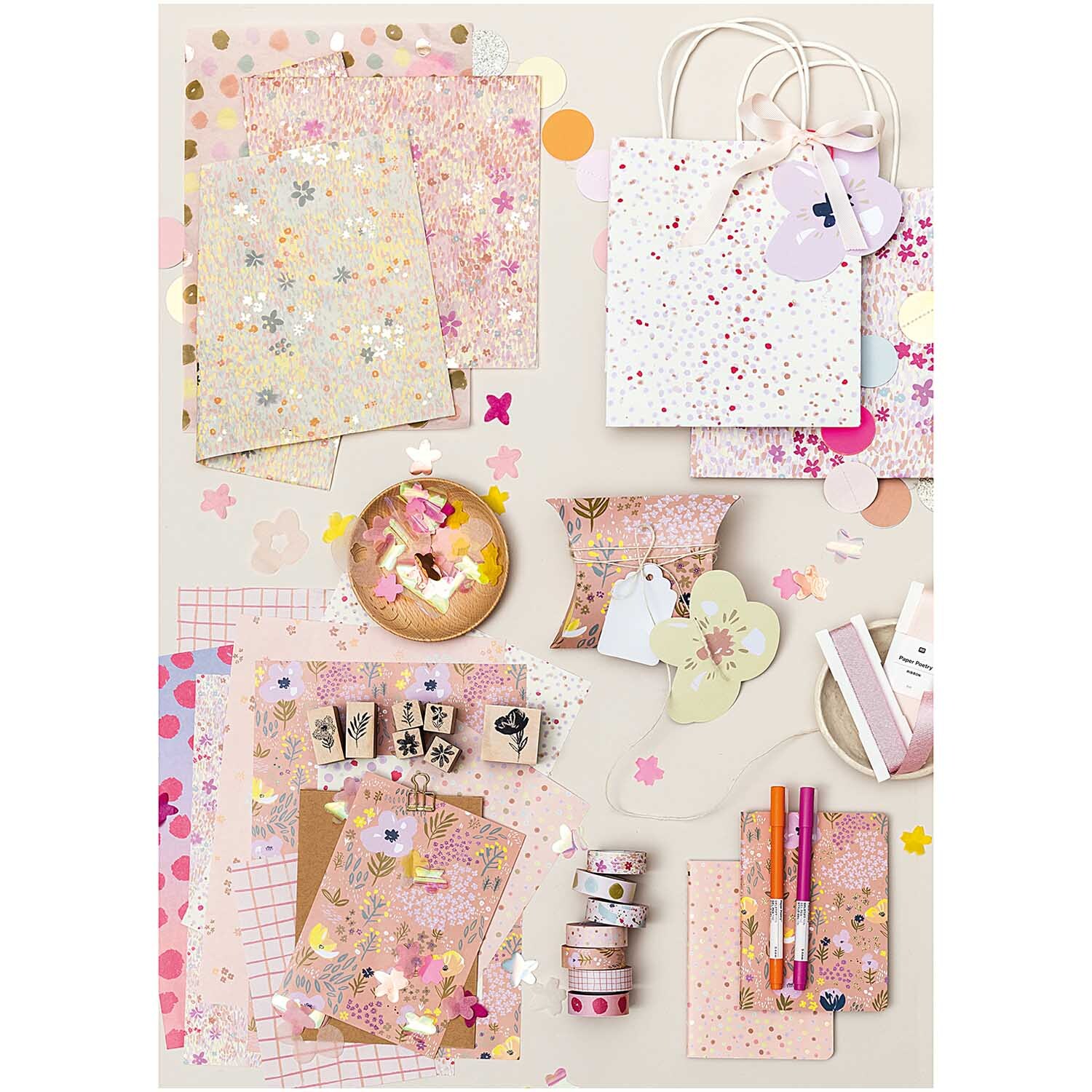Konfetti Blüten rosa Mix 20g: Kreatives Bastelset mit rosa Blütenkonfetti und dekorativen Papieren.