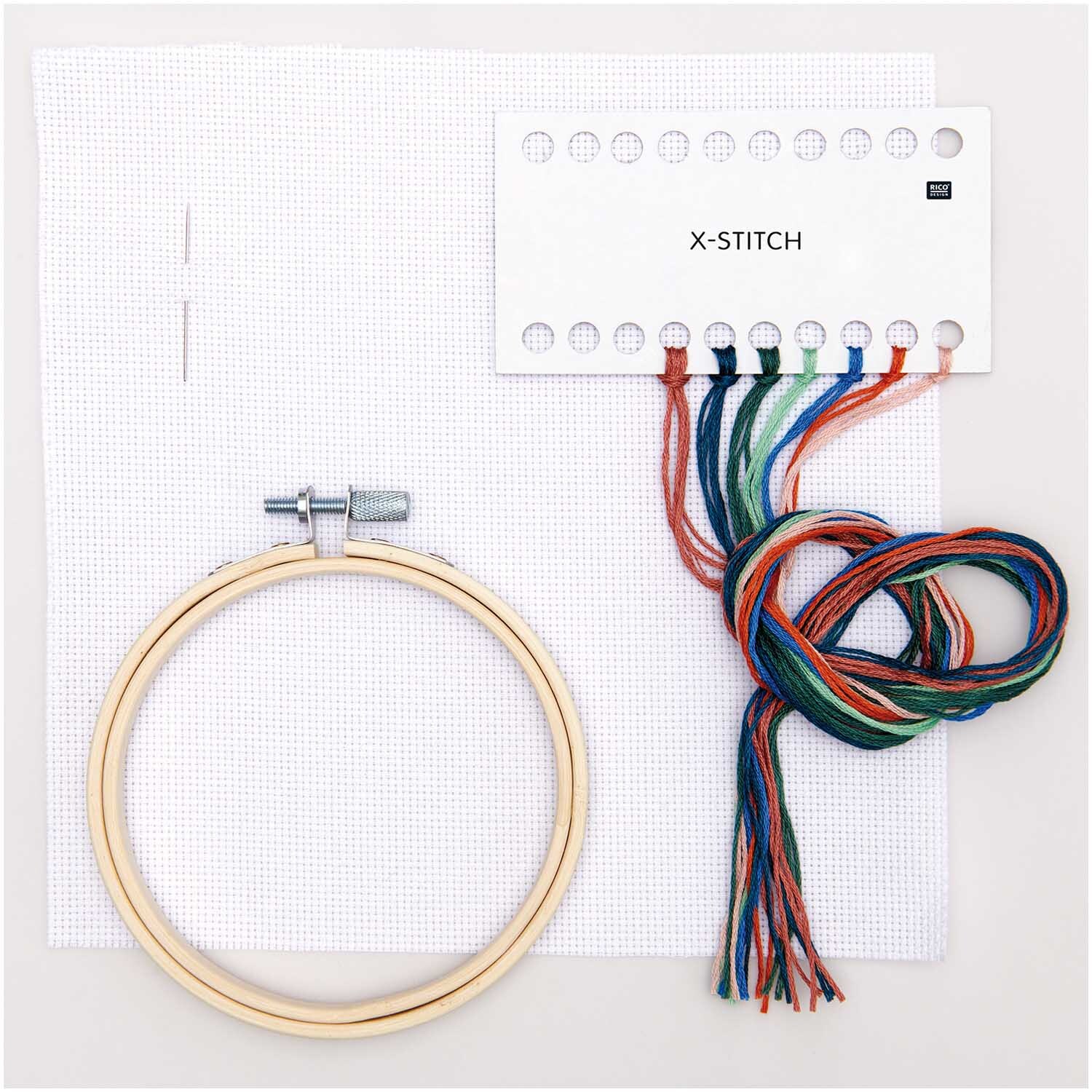Mini Kit de broderie Image Strelitzie Ø 10cm from Rico Design Stickpackung Mini Kit Strelitzie Bild Ø 10cm mit bunten Garnen und Stickrahmen von Rico Design.