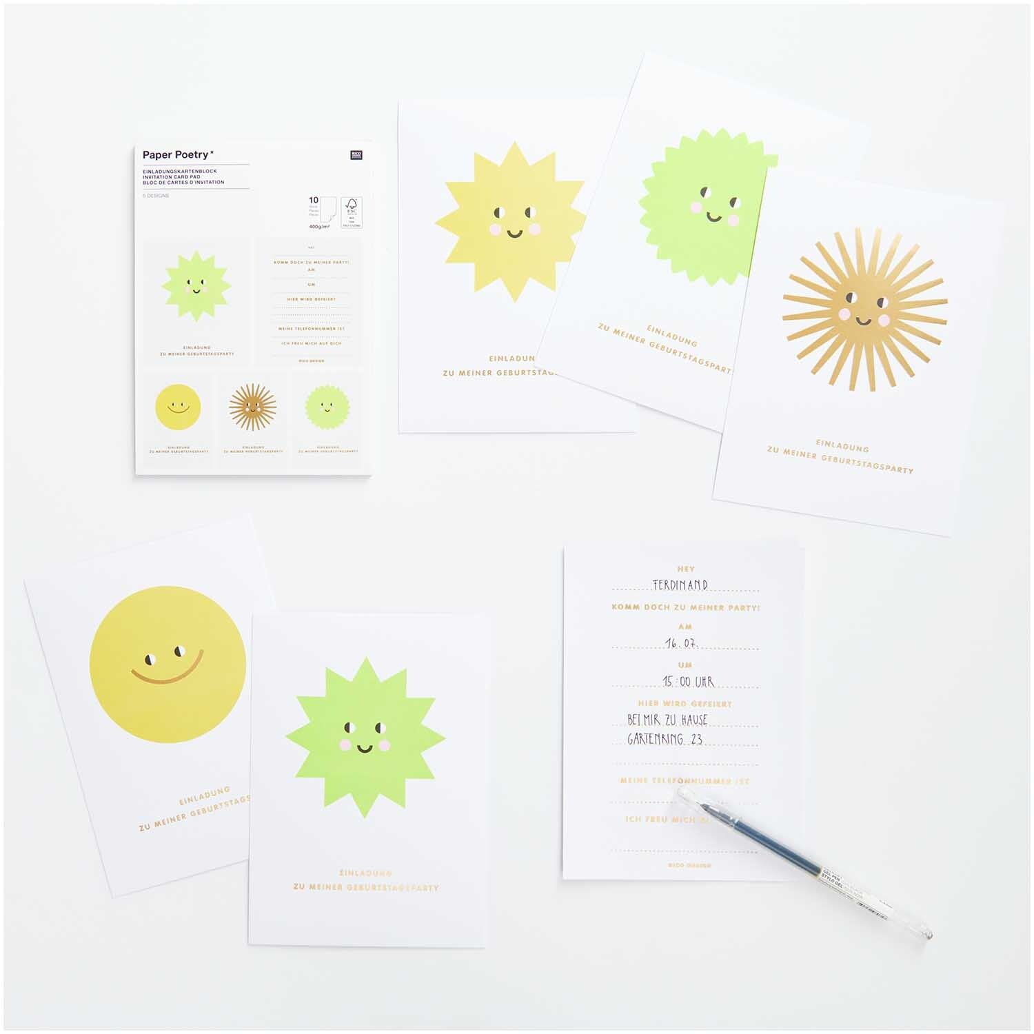 Paper Poetry Einladungskarten Happy Birthday 10-teilig von Rico Design Paper Poetry Einladungskarten Happy Birthday, 10-teilig, mit fröhlichen Sonnenmotiven in Gelb und Grün von Rico Design auf einem Tisch arrangiert.