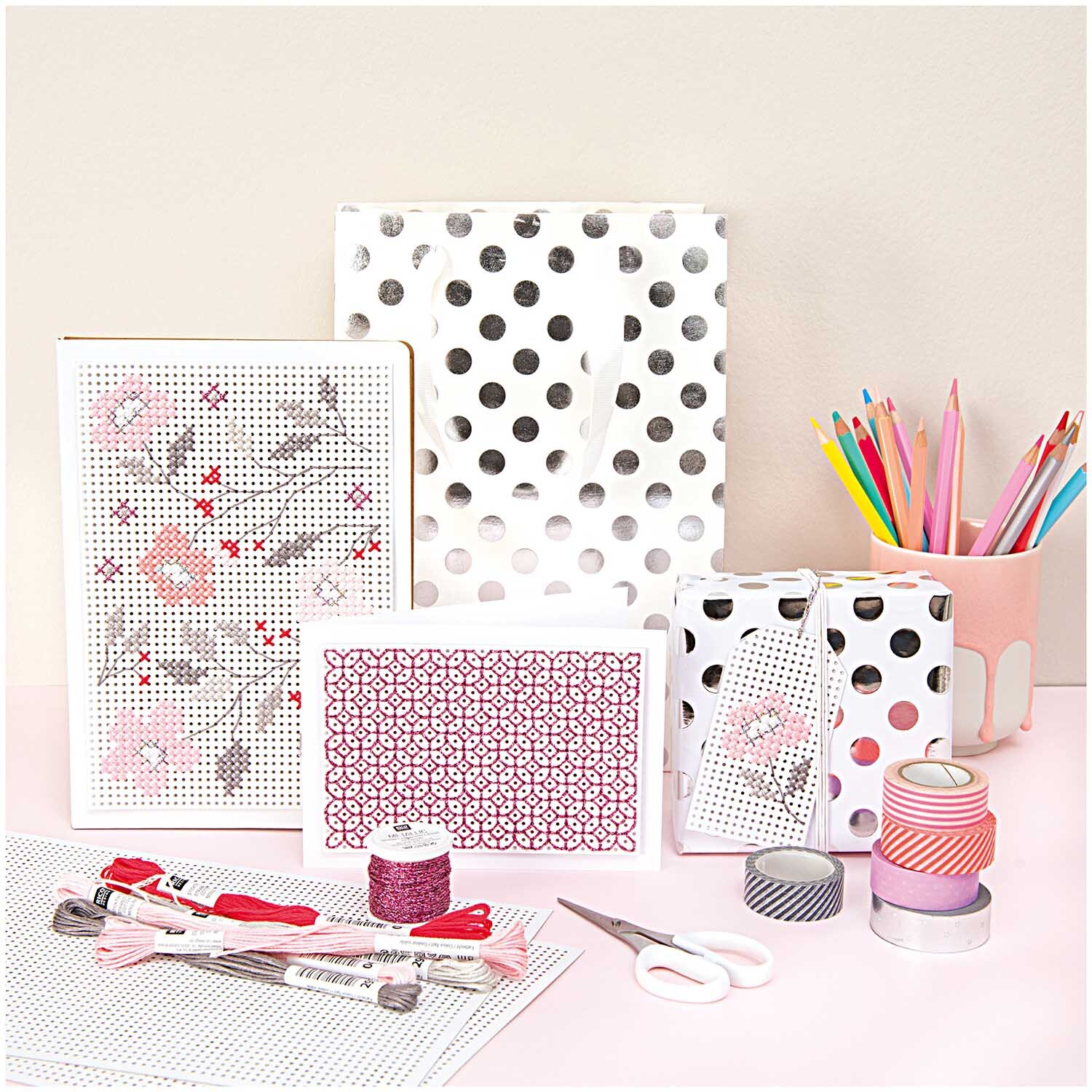 Geschenktüte weiß Punkte silber 12x18x10cm von Rico Design