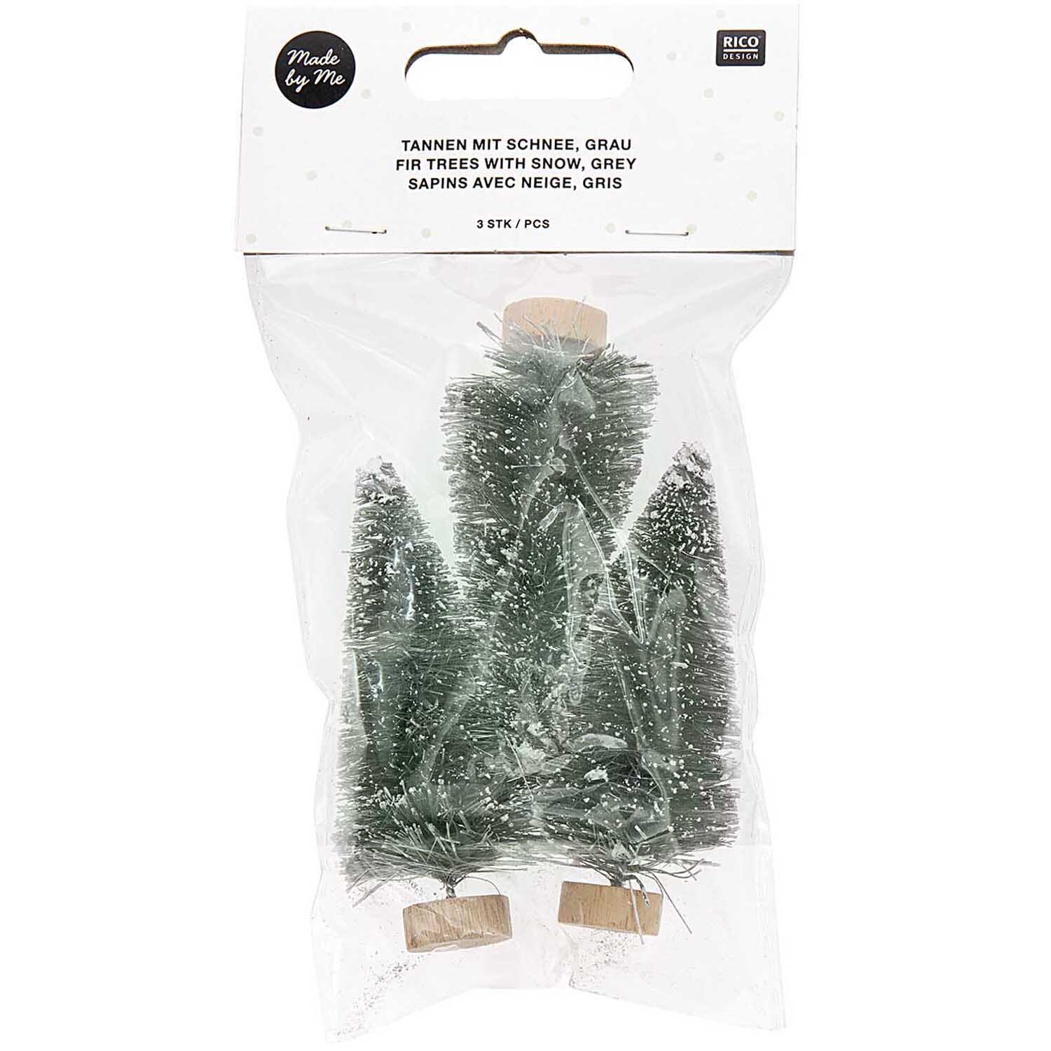 Tannen mit Schnee 7cm 3 Stück Farbe Grün von Rico Design Tannen mit Schnee 7cm 3 Stück: Drei grüne Miniatur-Tannenbäume mit Schnee von Rico Design in einer Verpackung.