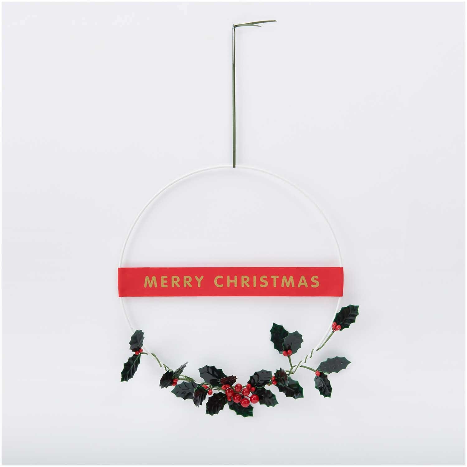 Picker Ilex 17cm 6 Stück: Weihnachtskranz mit roten Beeren und grünen Blättern, dekoriert mit rotem "Merry Christmas"-Banner.