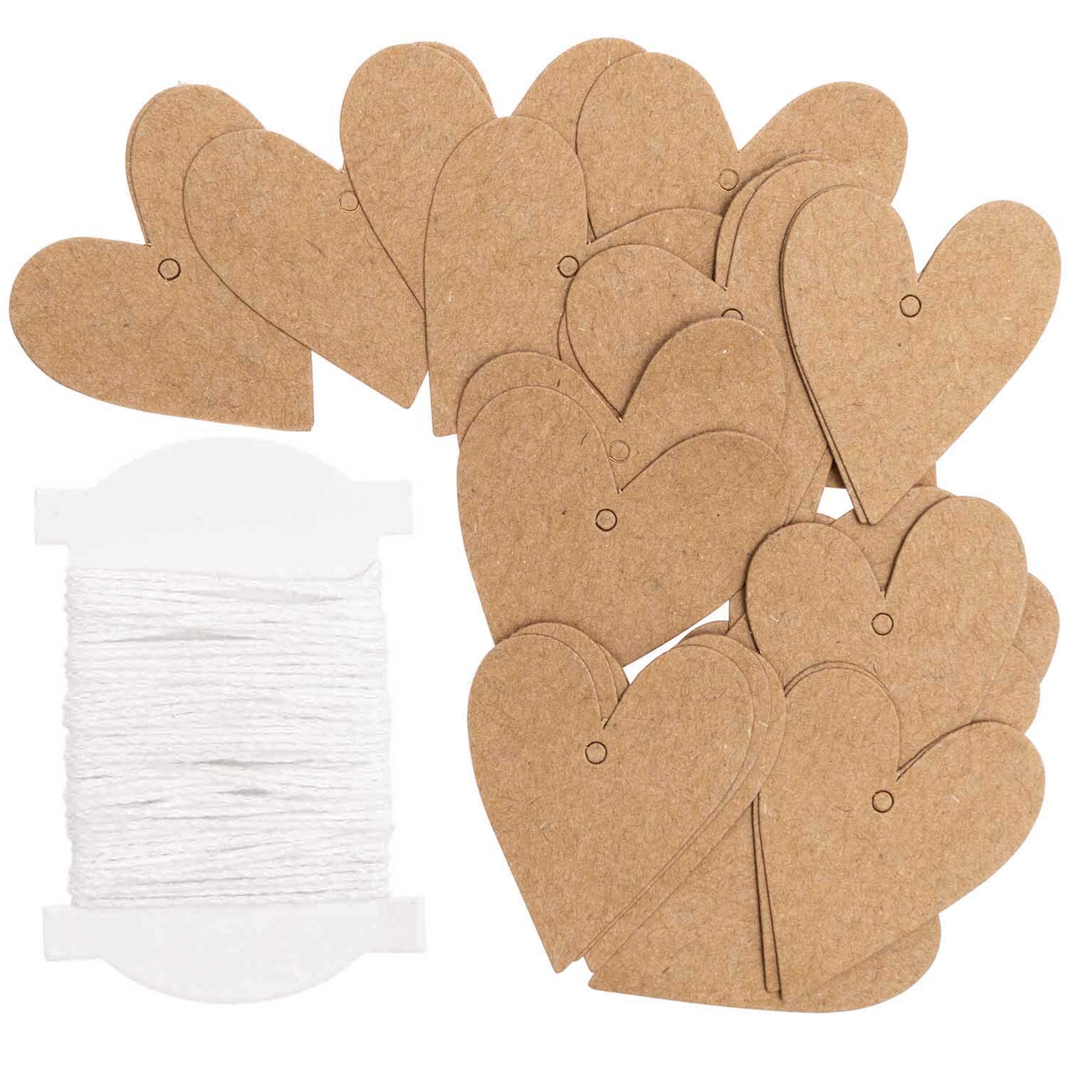 Paper Poetry Papieranhänger in Herzform aus Kraftpapier, 24 Stück, mit weißem Faden zum Basteln.