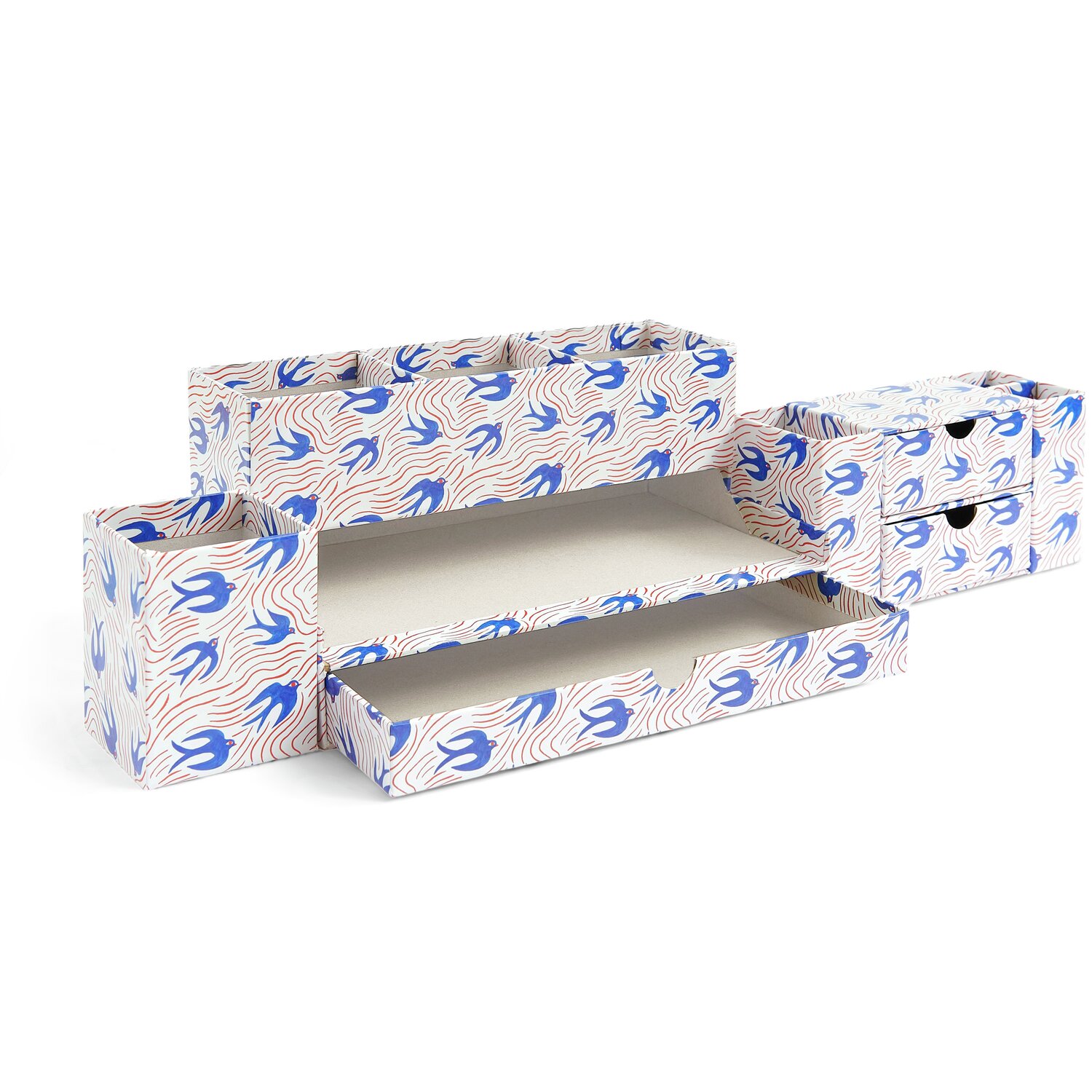 Office Box Midsommar Magic Schwalben 26x12,9x14,9cm von Rico Design Office Box Midsommar Magic Schwalben, dekorative Aufbewahrungsboxen mit blauem Schwalbenmuster, ideal für Büroorganisation. Maße: 26x12,9x14,9cm.