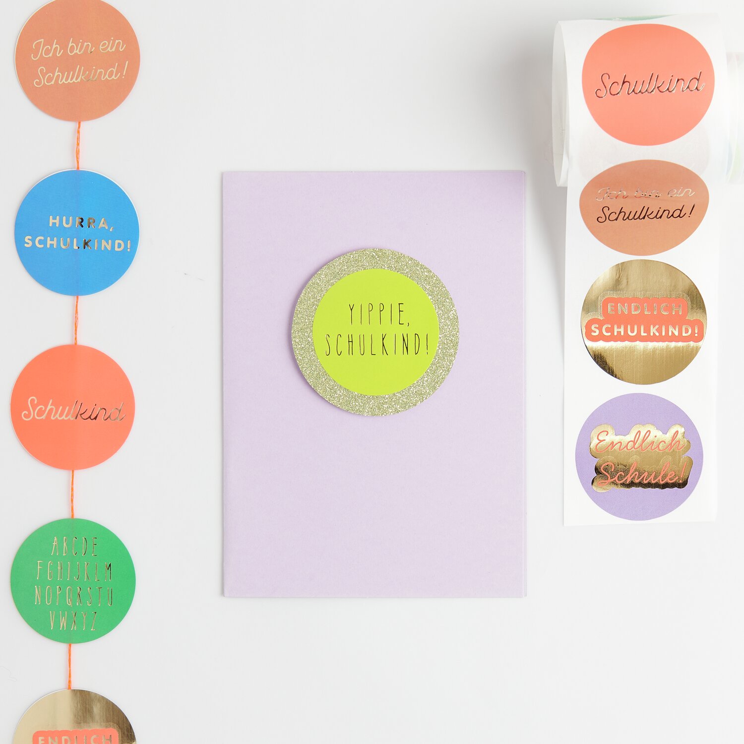 Paper Poetry Sticker Schulkind 100 Stück von Rico Design Paper Poetry Sticker Schulkind: Bunte Sticker von Rico Design mit Schriftzügen wie "Hurra, Schulkind!" in verschiedenen Farben.