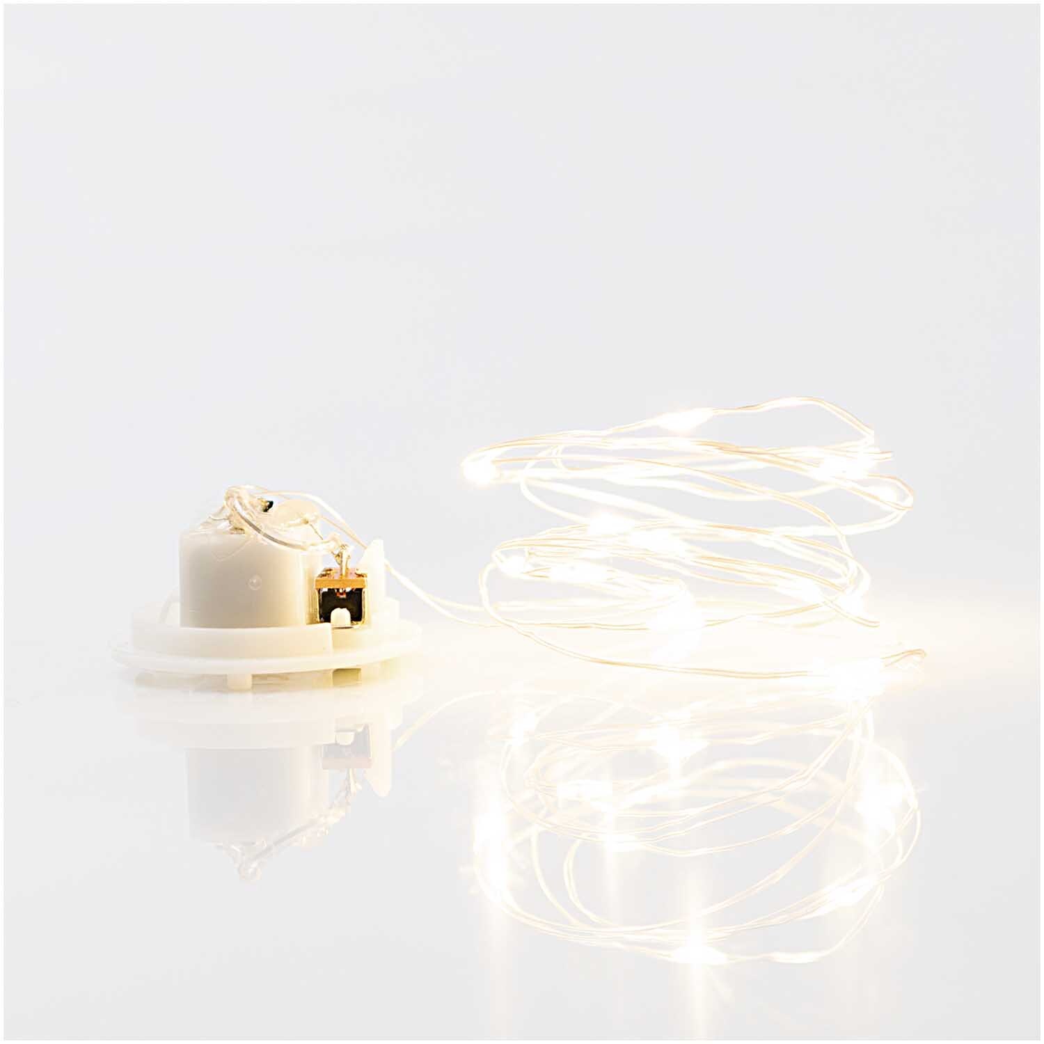LED-Lichterkette für Dekohaube silber 1,50m 15 Lichter von Rico Design LED-Lichterkette für Dekohaube silber 1,50m 15 Lichter, ideal für stimmungsvolle Beleuchtung.